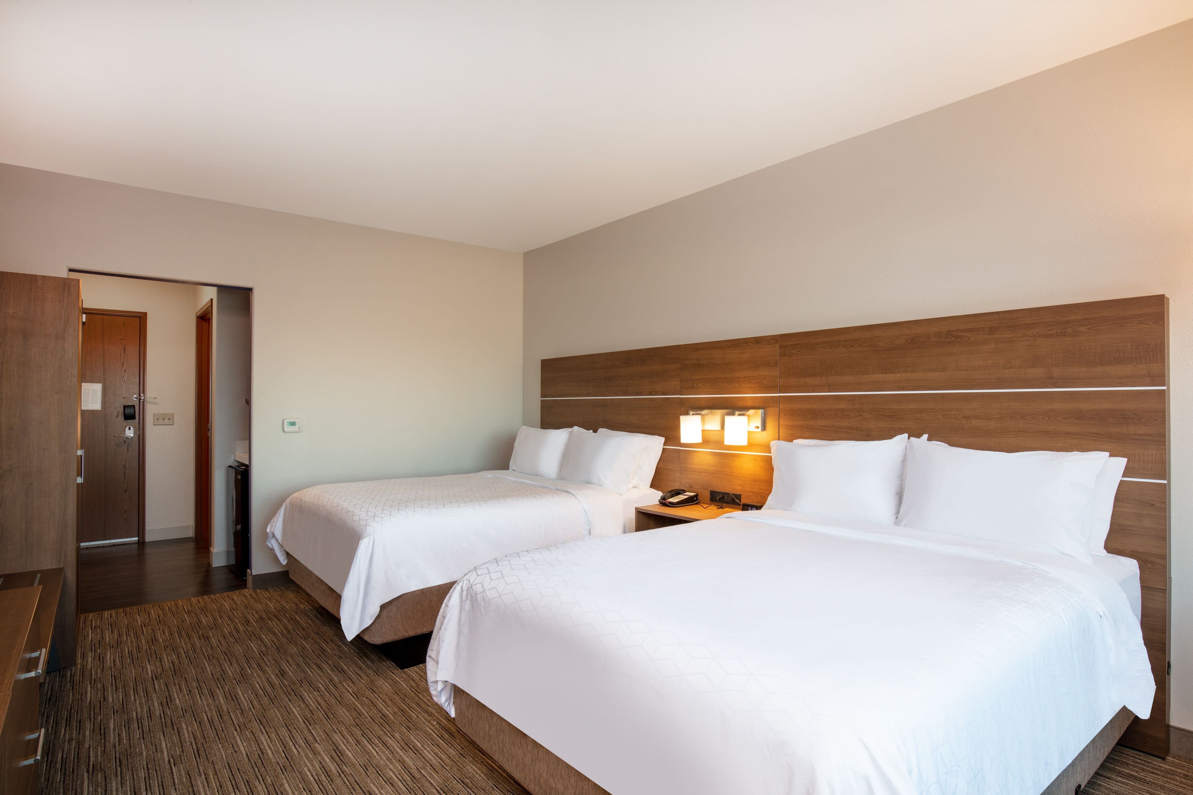 Holiday Inn Express & Suites Beloit — 40