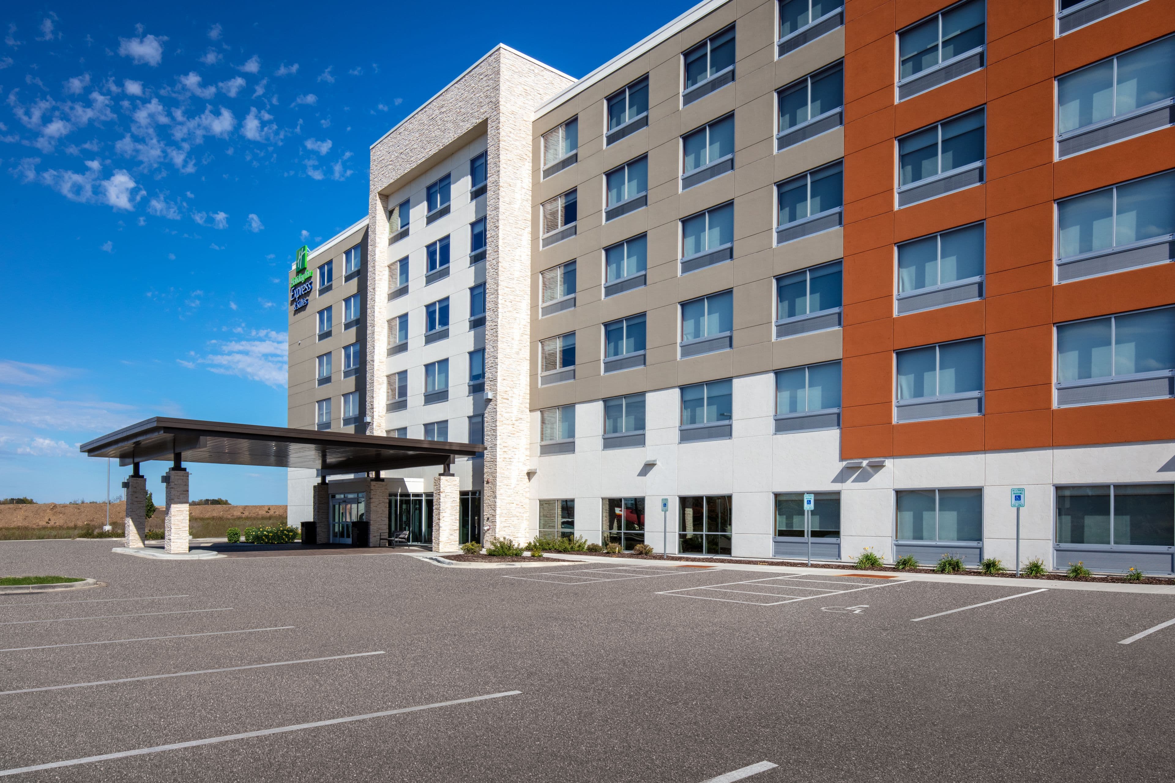 Holiday Inn Express & Suites Beloit - Image 1