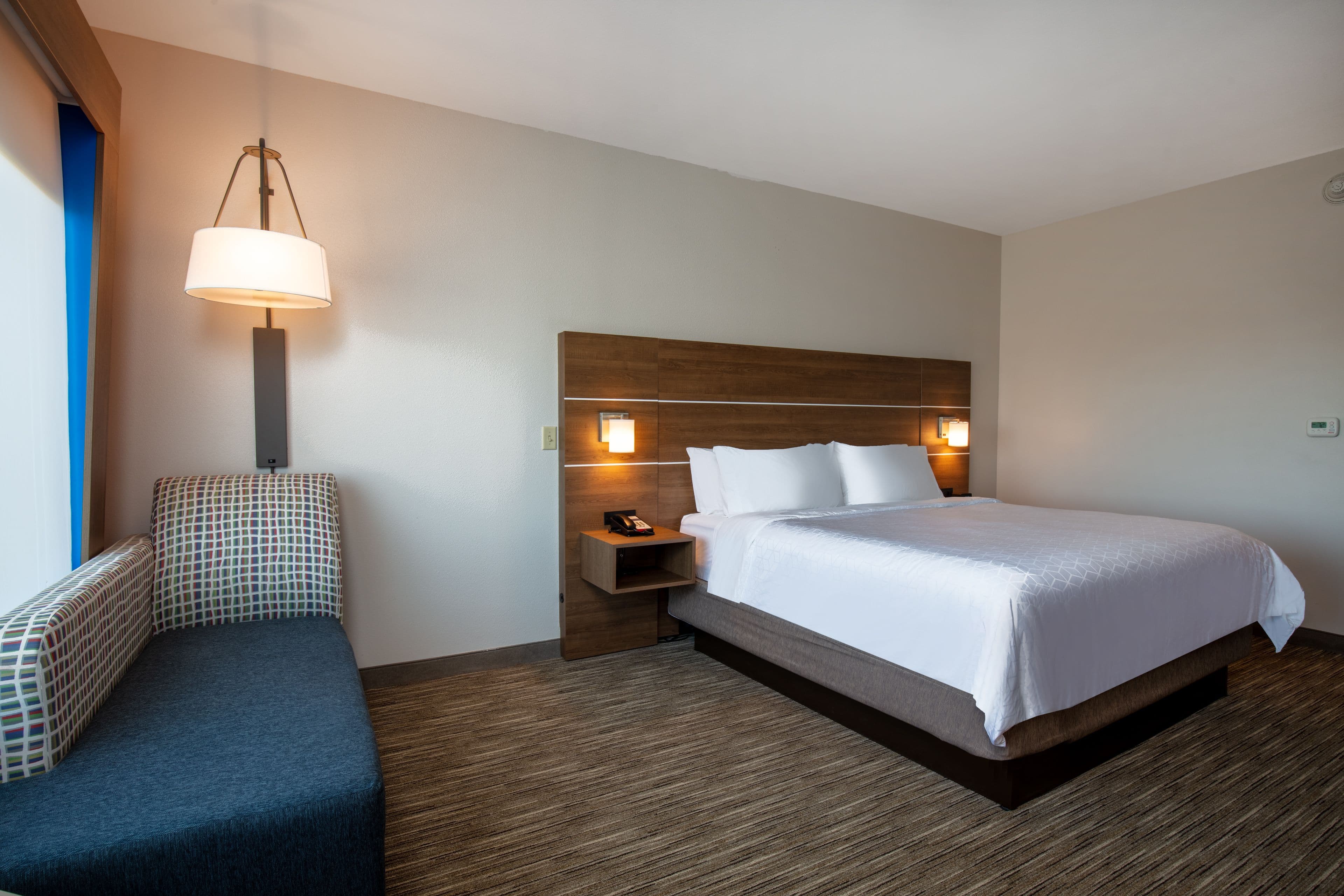Holiday Inn Express & Suites Beloit — 8