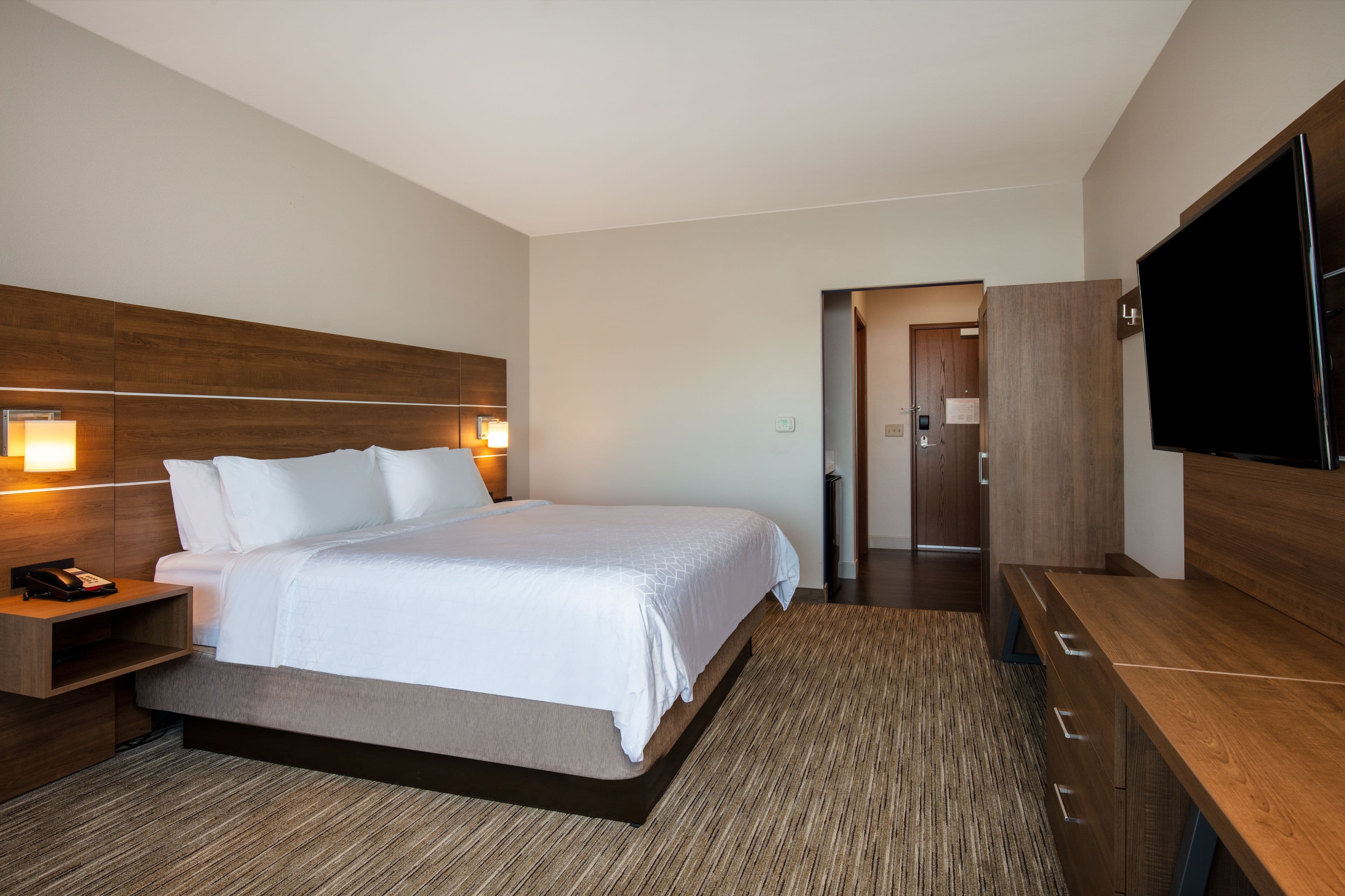 Holiday Inn Express & Suites Beloit - Image 5