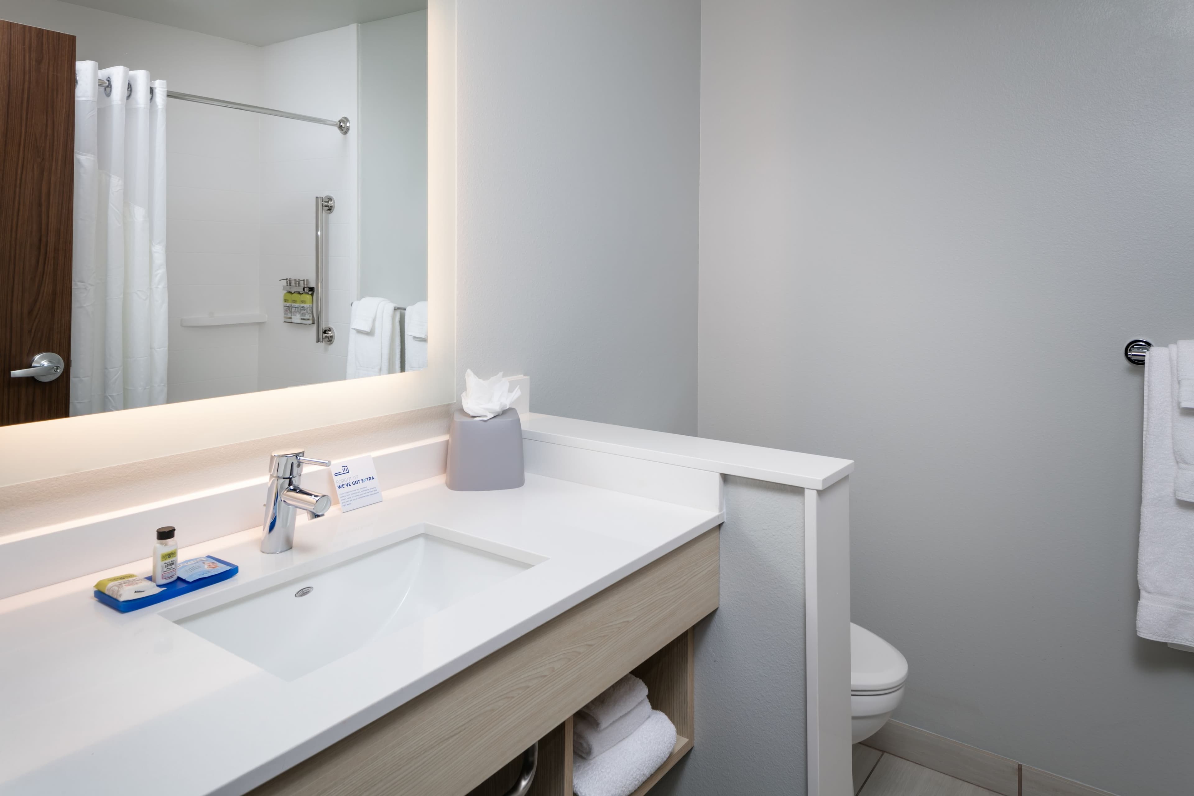 Holiday Inn Express & Suites Bend South — 8