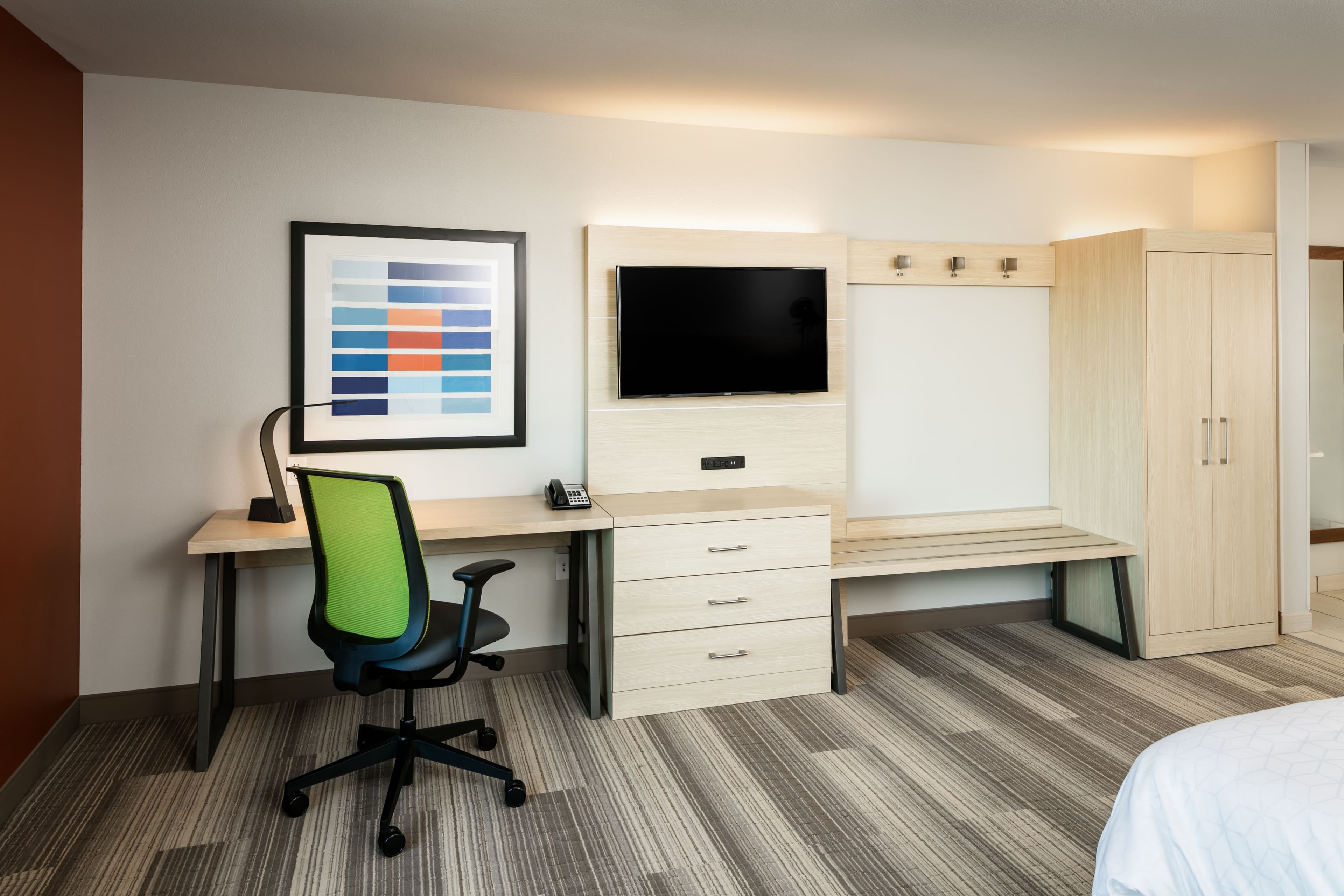 Holiday Inn Express & Suites Bend South — 9