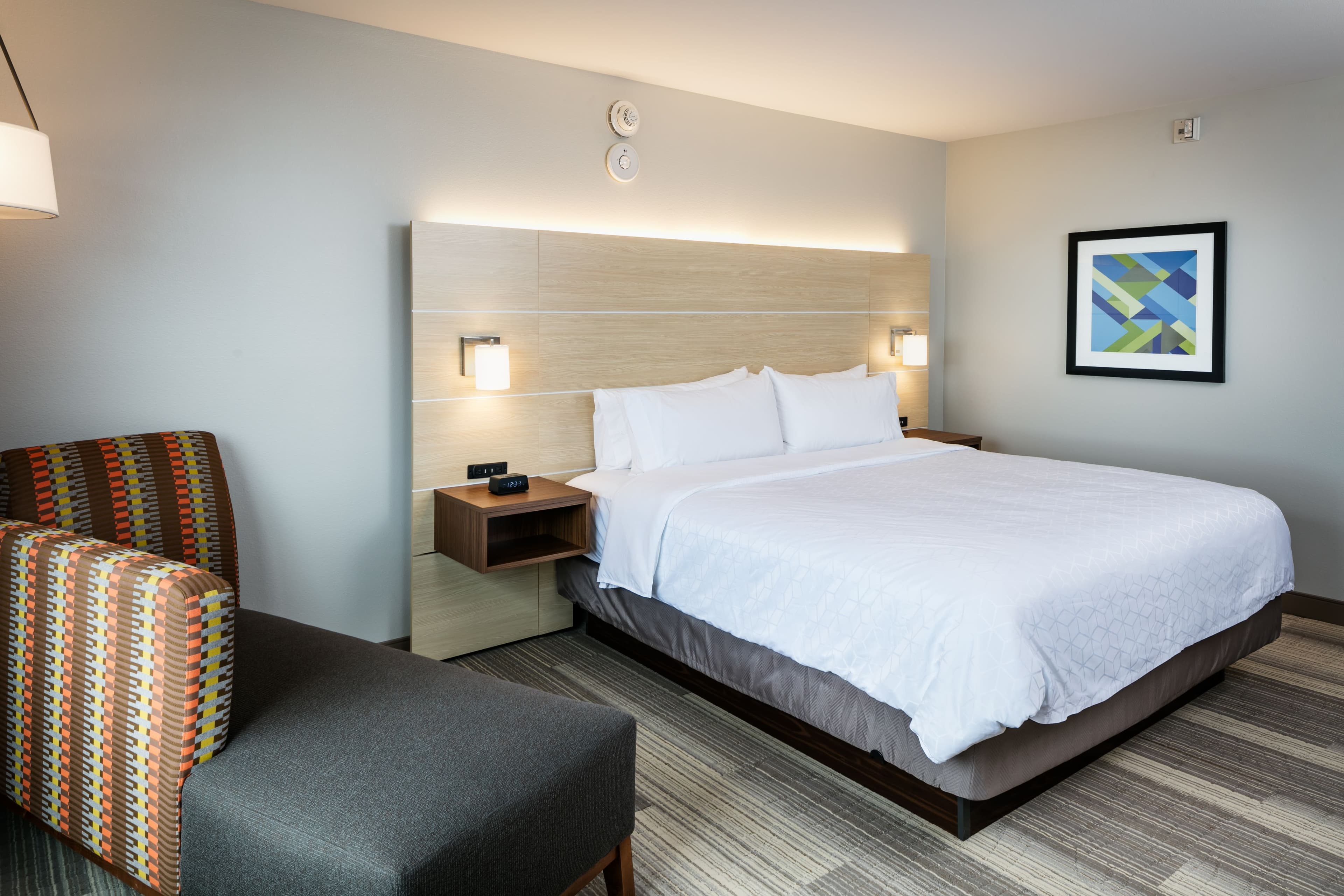 Holiday Inn Express & Suites Bend South - Image 3