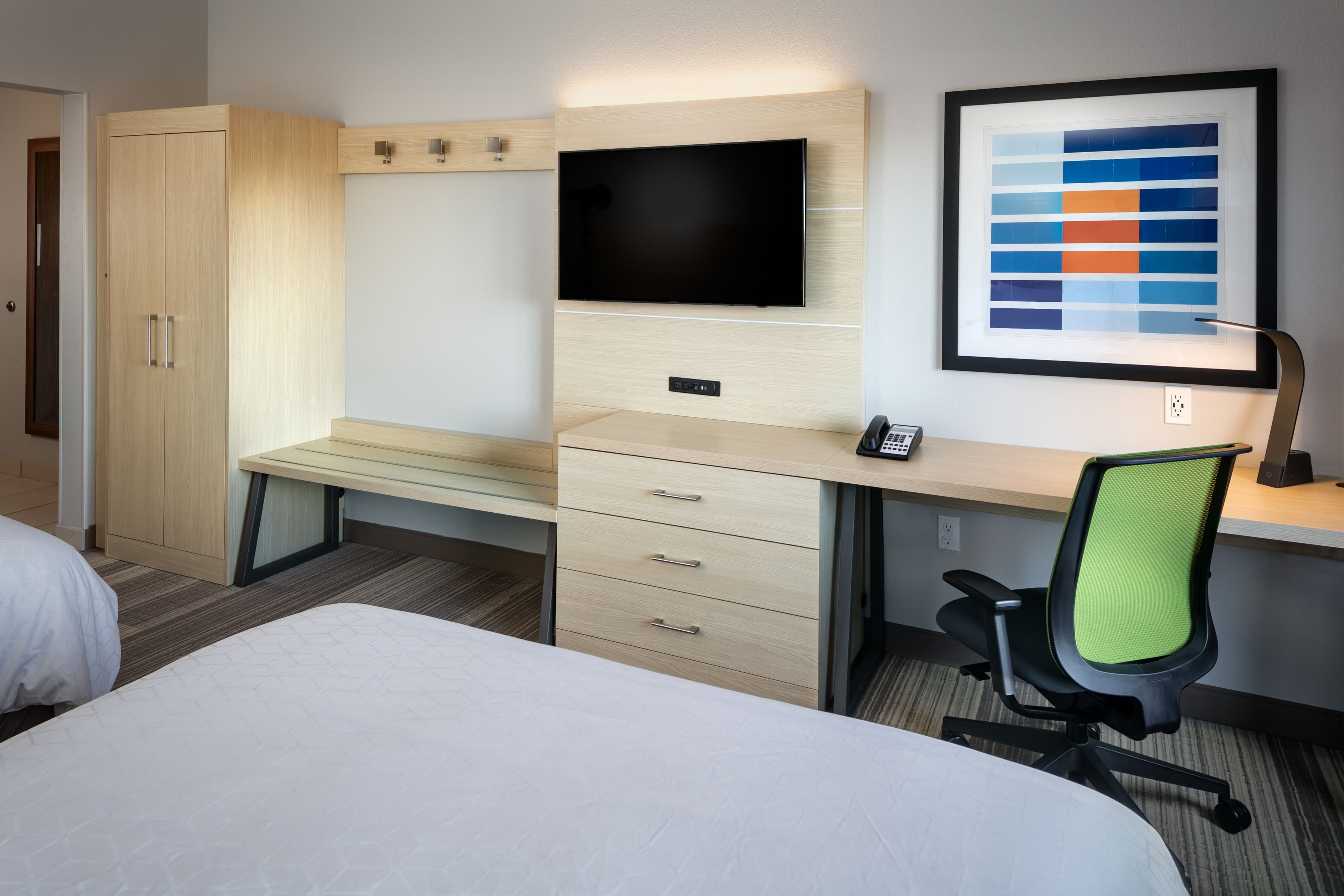 Holiday Inn Express & Suites Bend South — 31