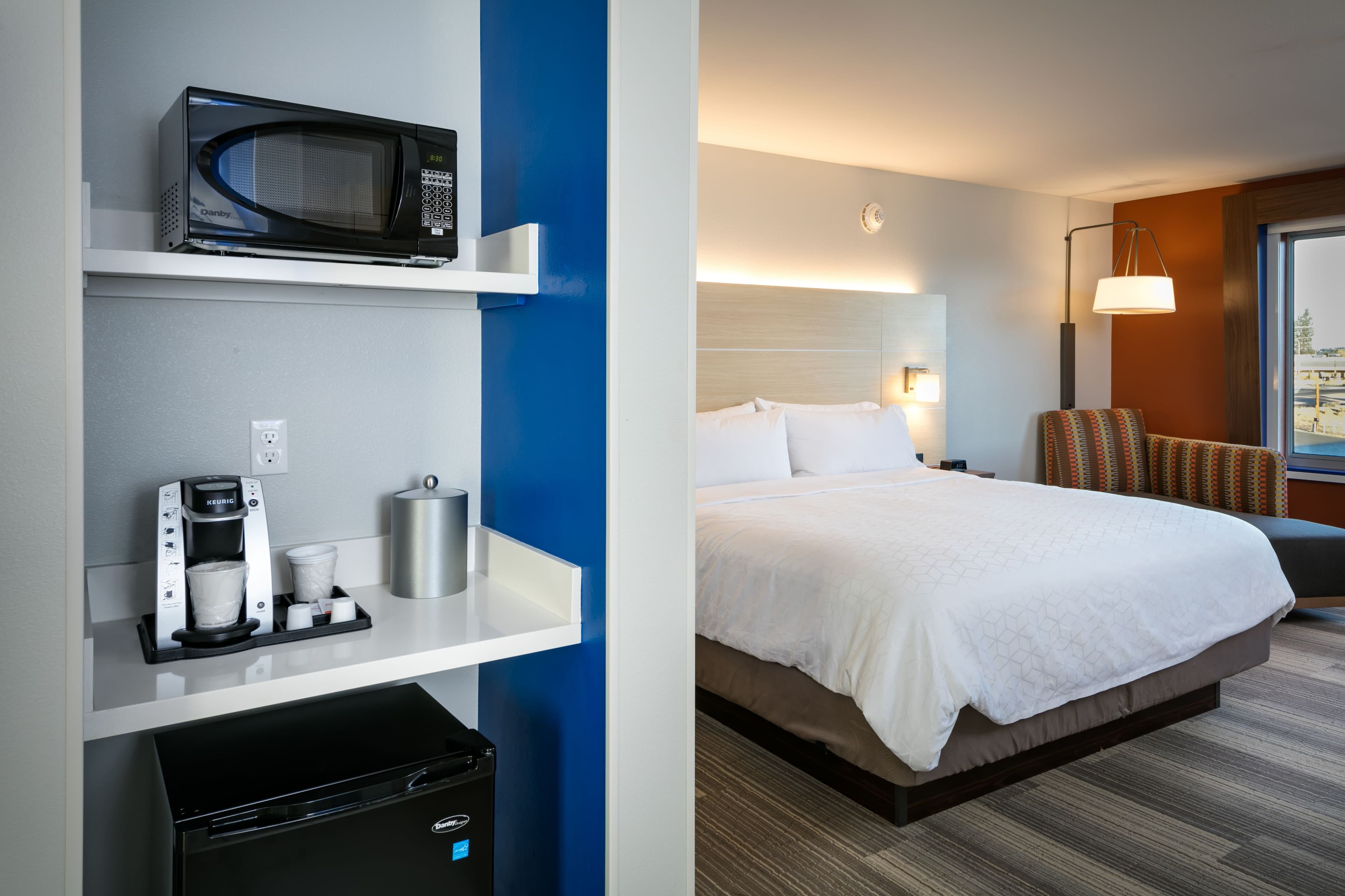 Holiday Inn Express & Suites Bend South - Image 5