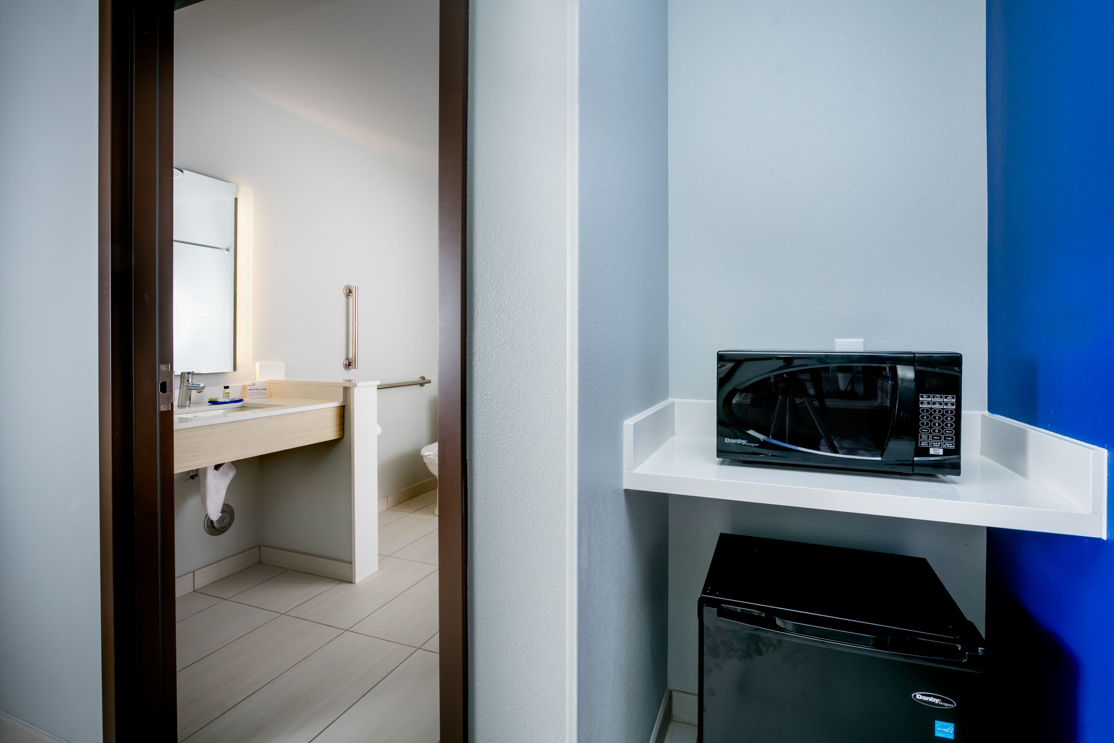 Holiday Inn Express & Suites Bend South — 15