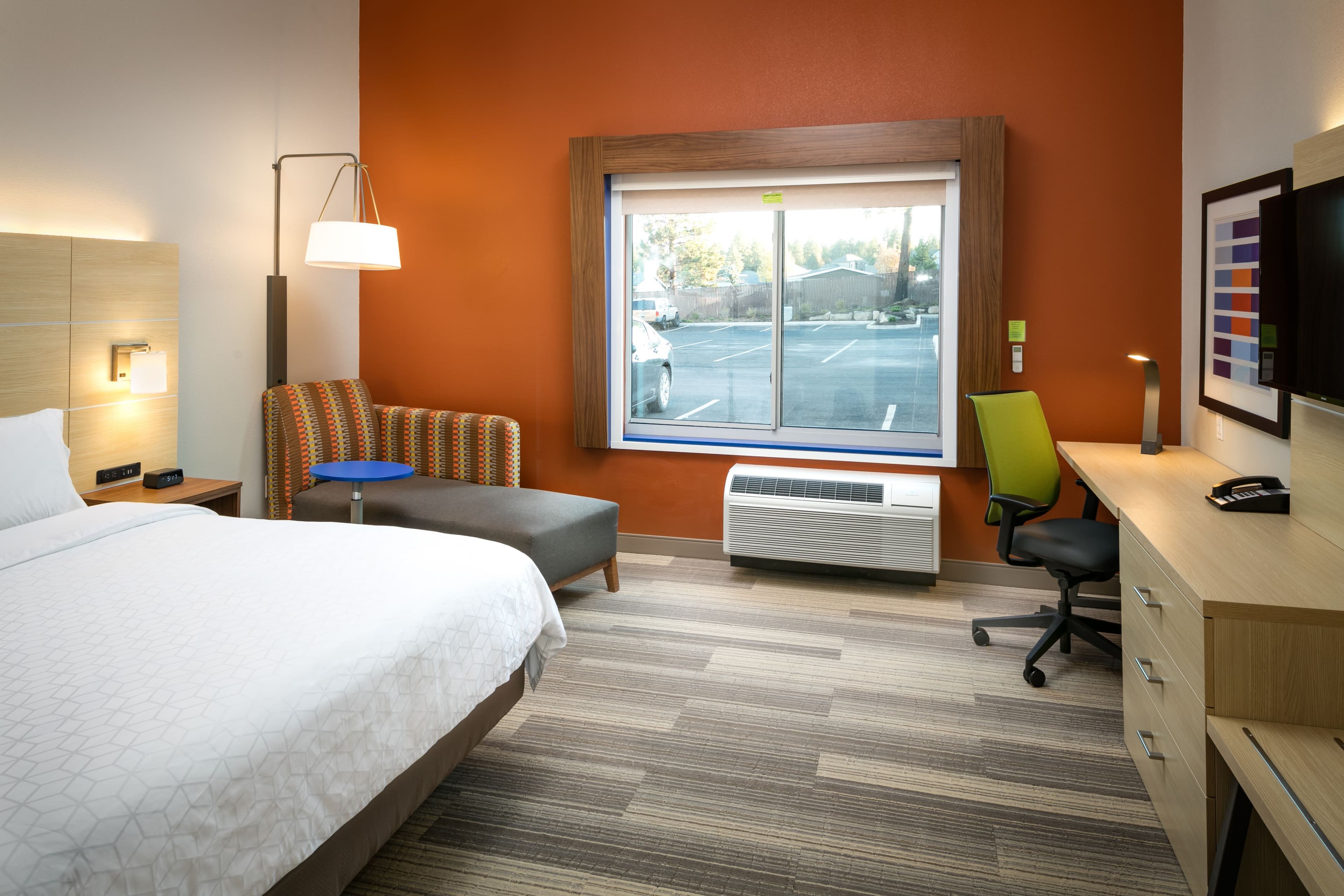 Holiday Inn Express & Suites Bend South — 10