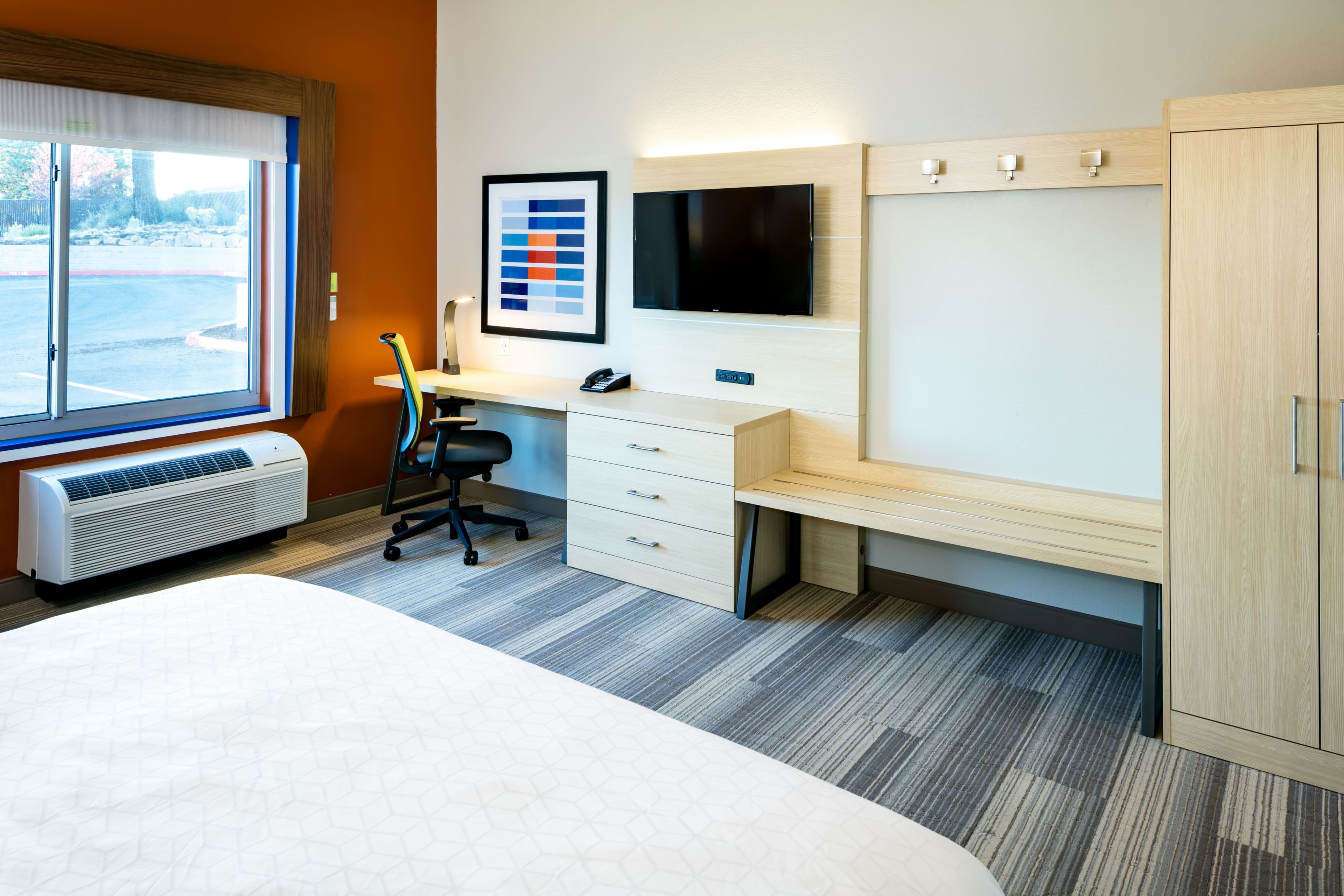 Holiday Inn Express & Suites Bend South — 5