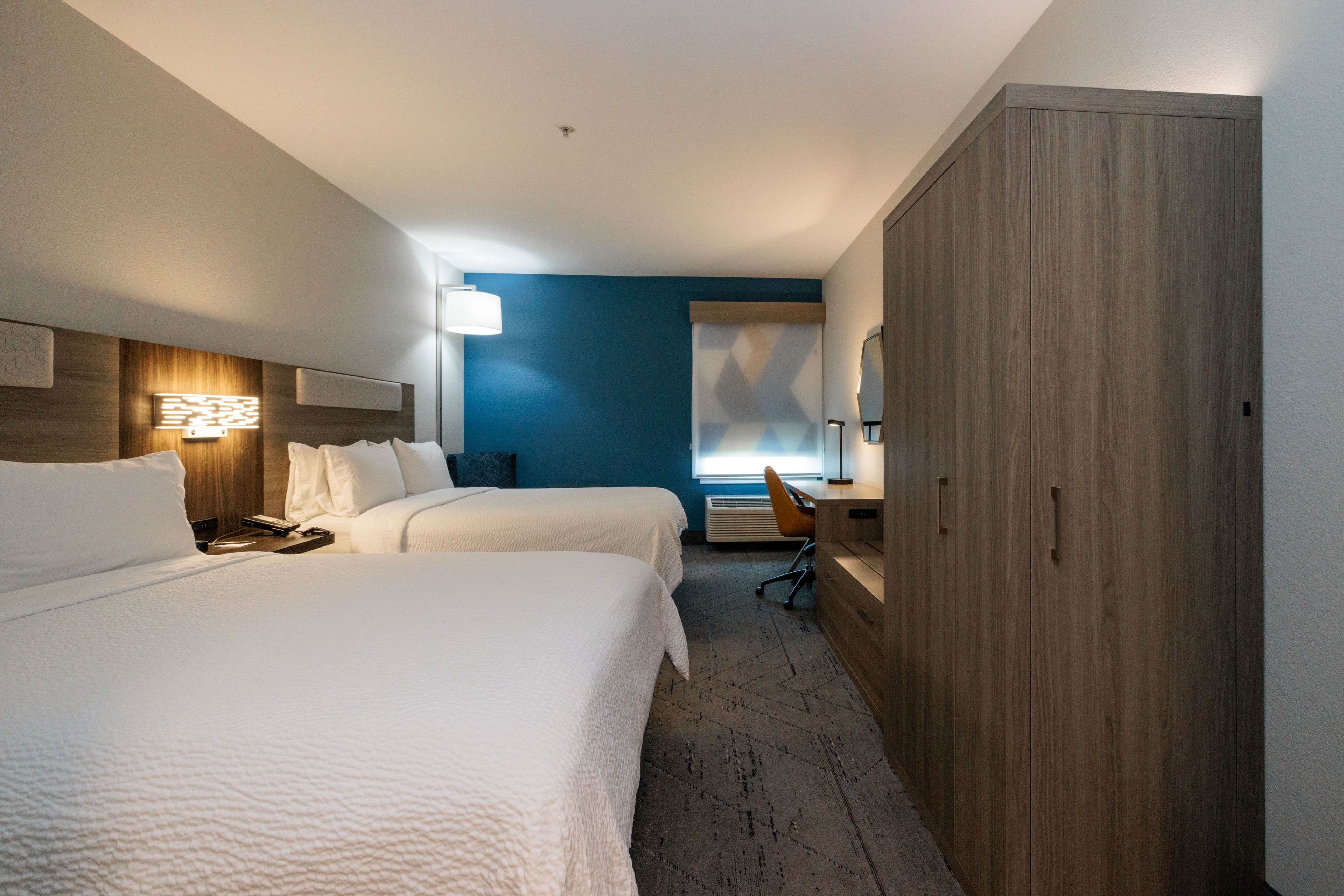 Holiday Inn Express & Suites Berkeley — 13