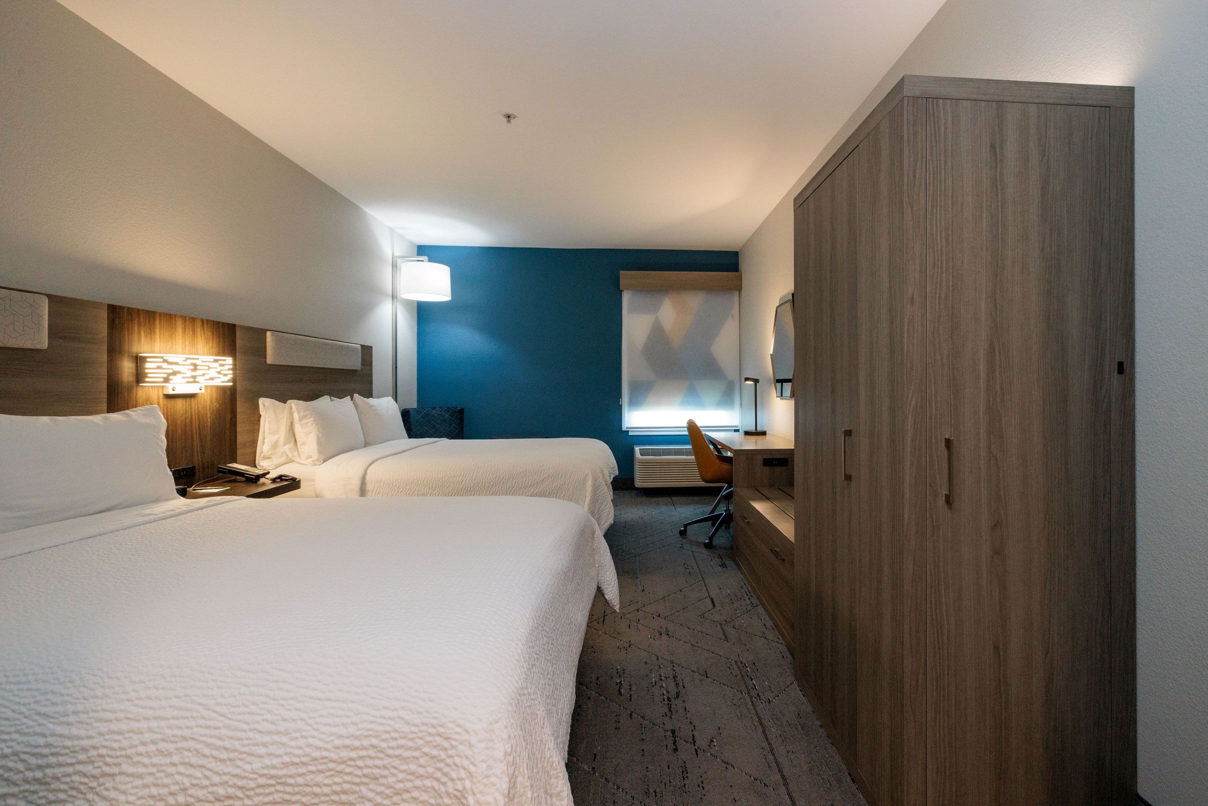 Holiday Inn Express & Suites Berkeley — 10