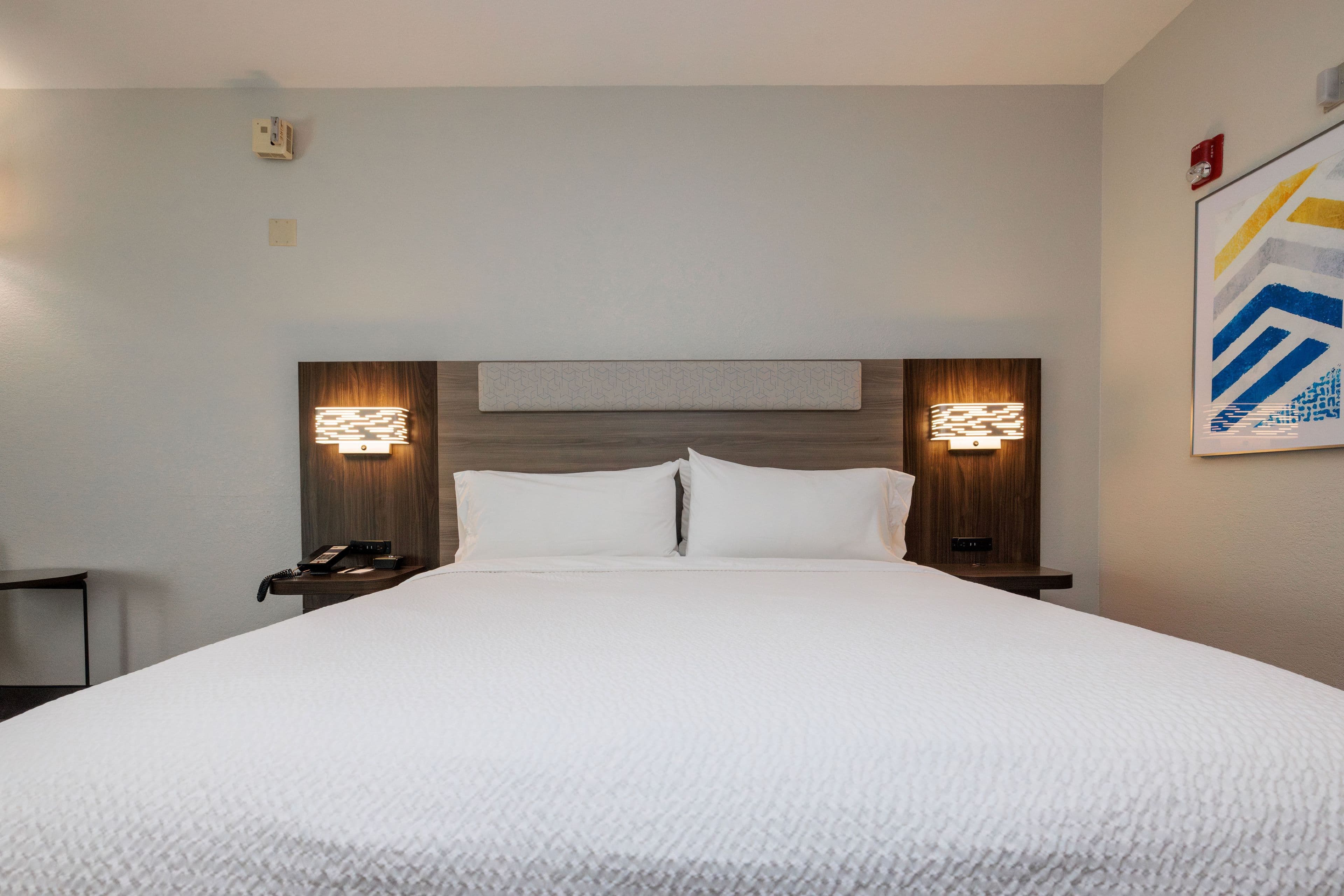 Holiday Inn Express & Suites Berkeley - Image 3