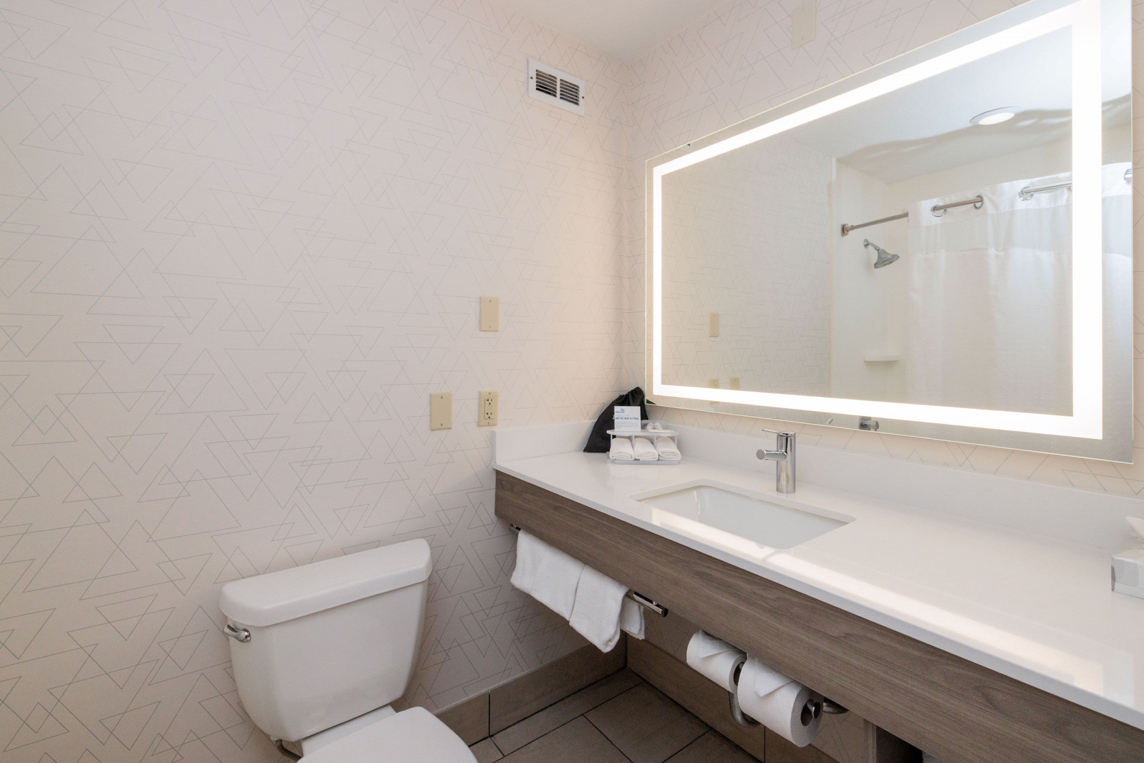 Holiday Inn Express & Suites Berkeley — 8