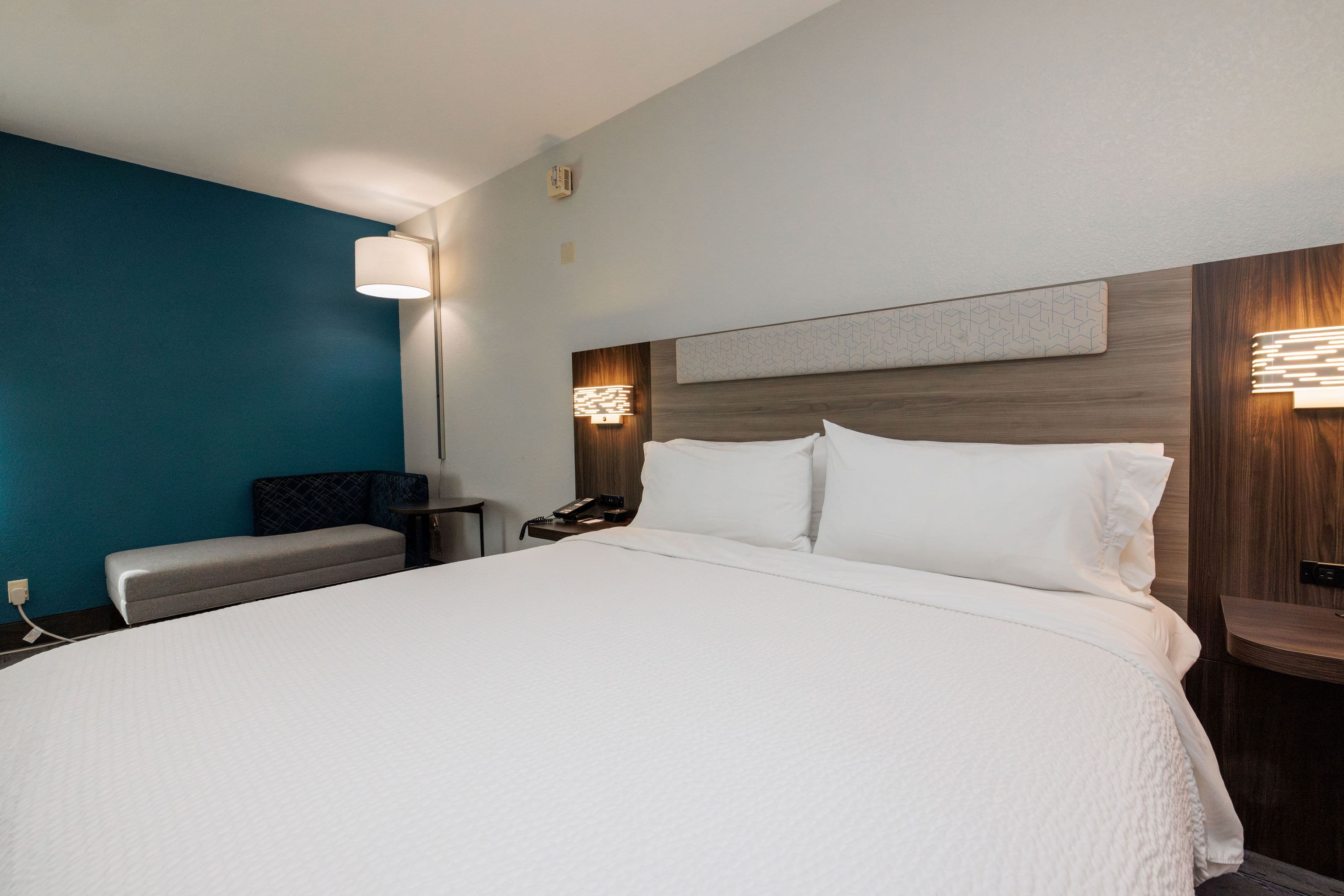 Holiday Inn Express & Suites Berkeley — 7