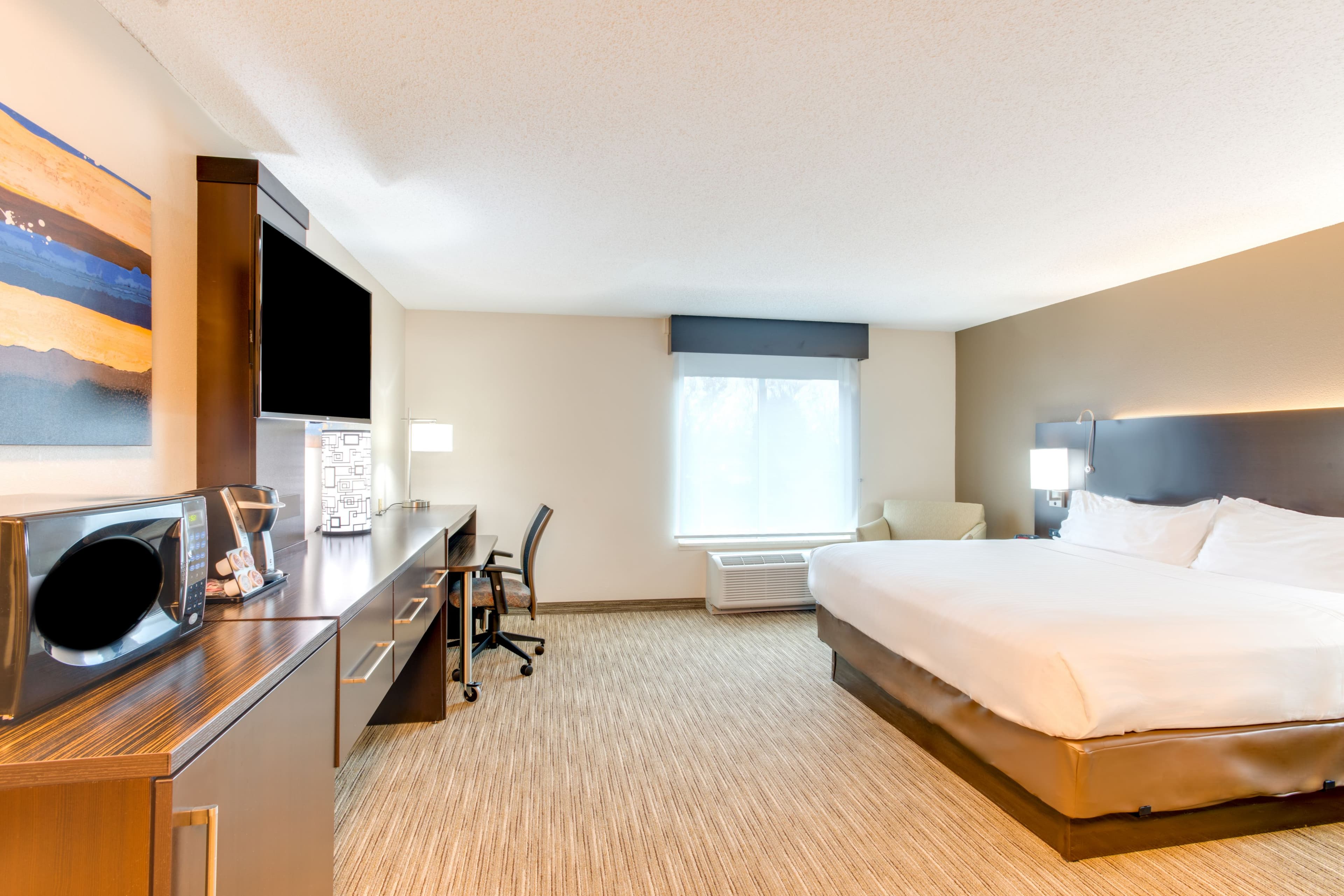 Holiday Inn Express & Suites Bethlehem - Image 2