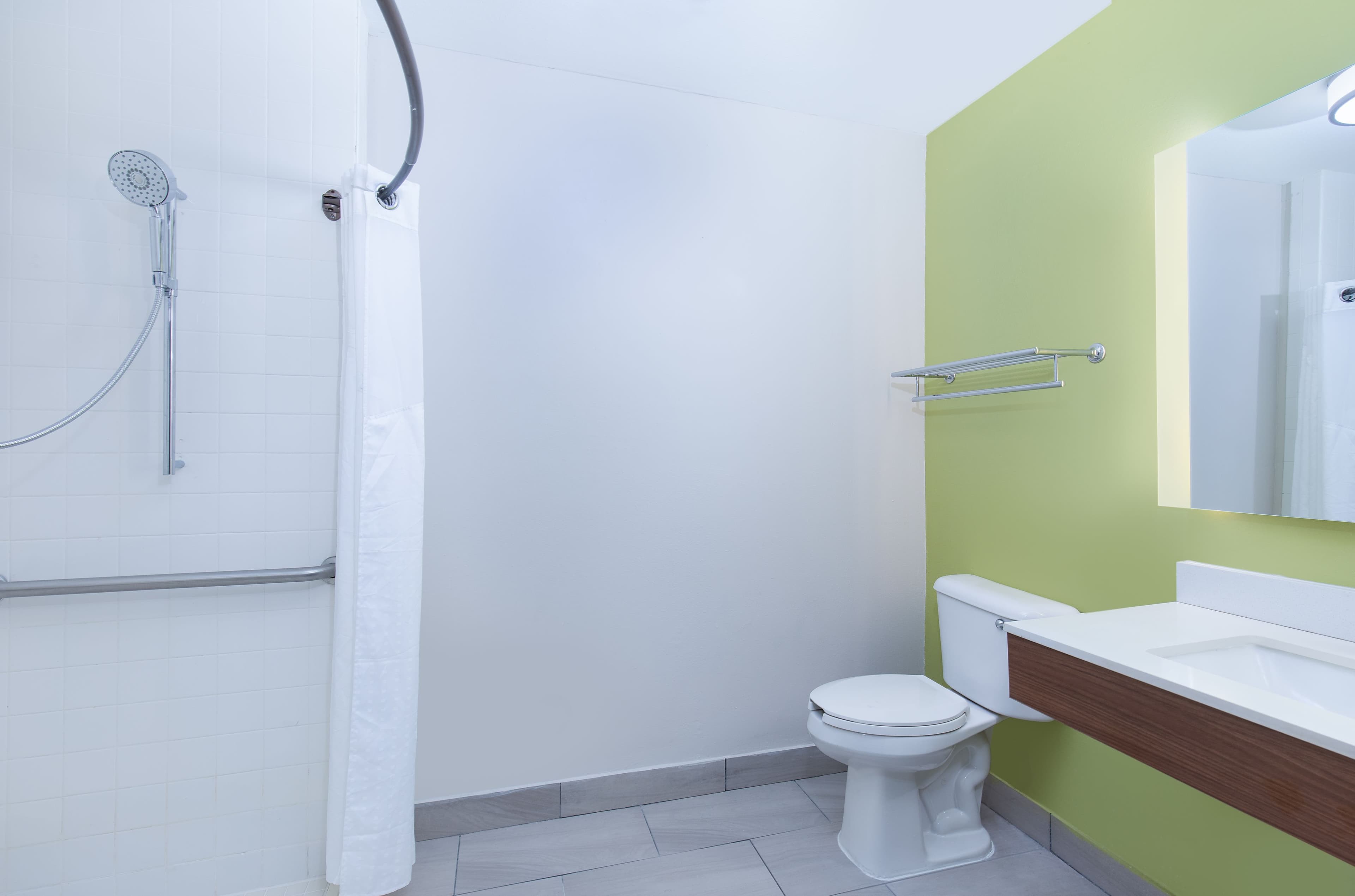 Holiday Inn Express & Suites Birmingham - Inverness 280 — 14