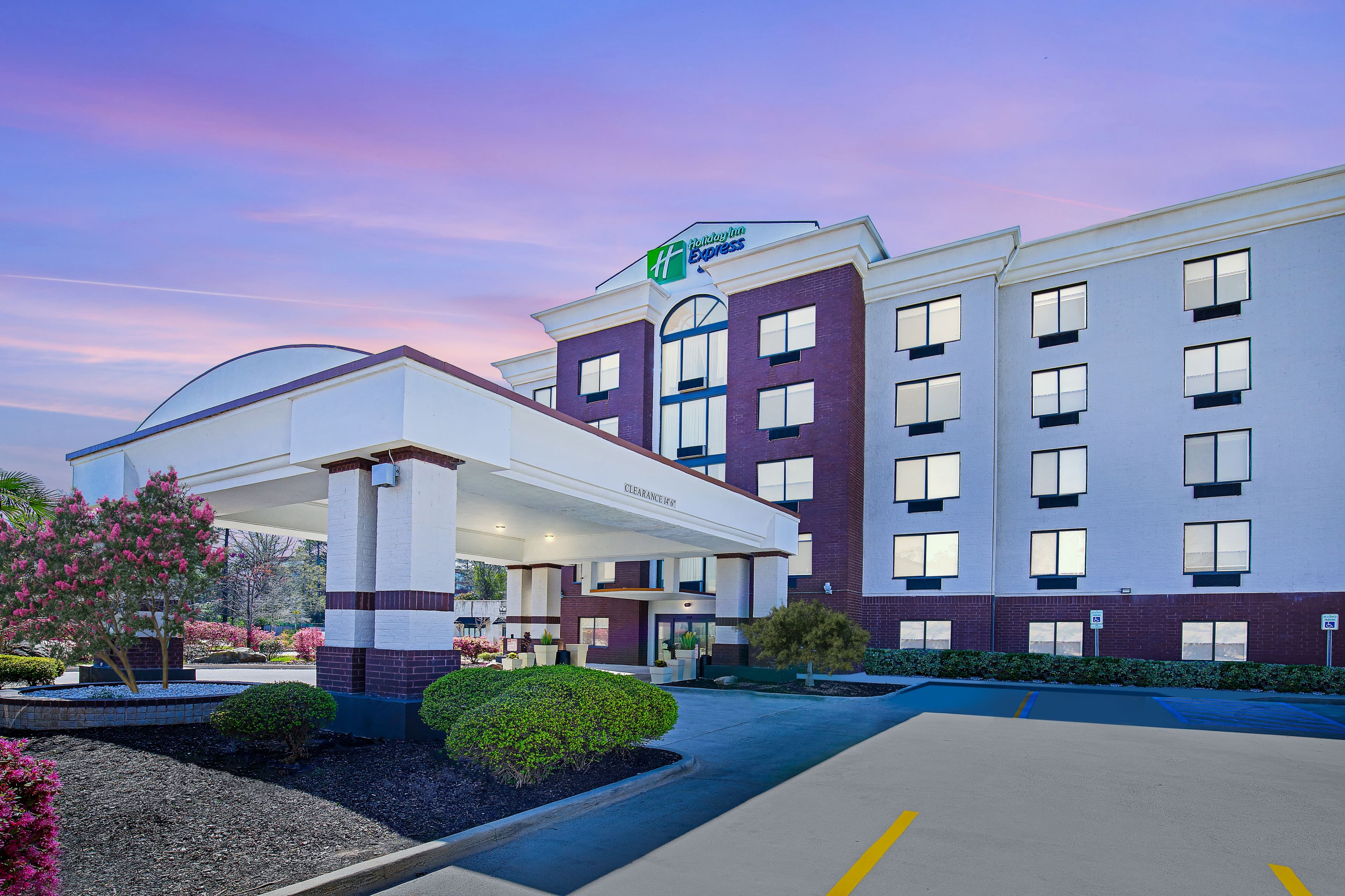 Holiday Inn Express & Suites Birmingham - Inverness 280 - Image 1