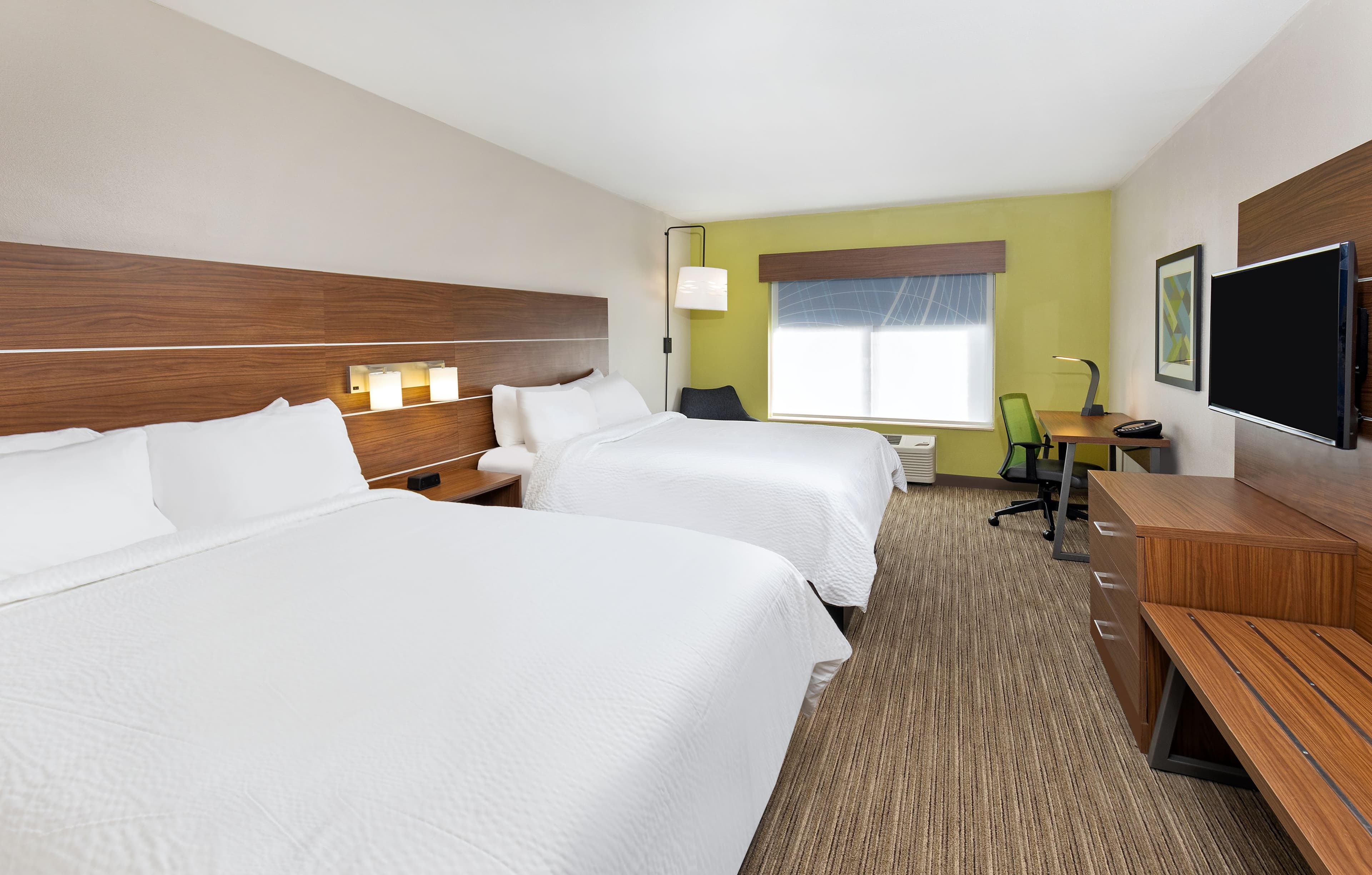 Holiday Inn Express & Suites Birmingham - Inverness 280 — 23