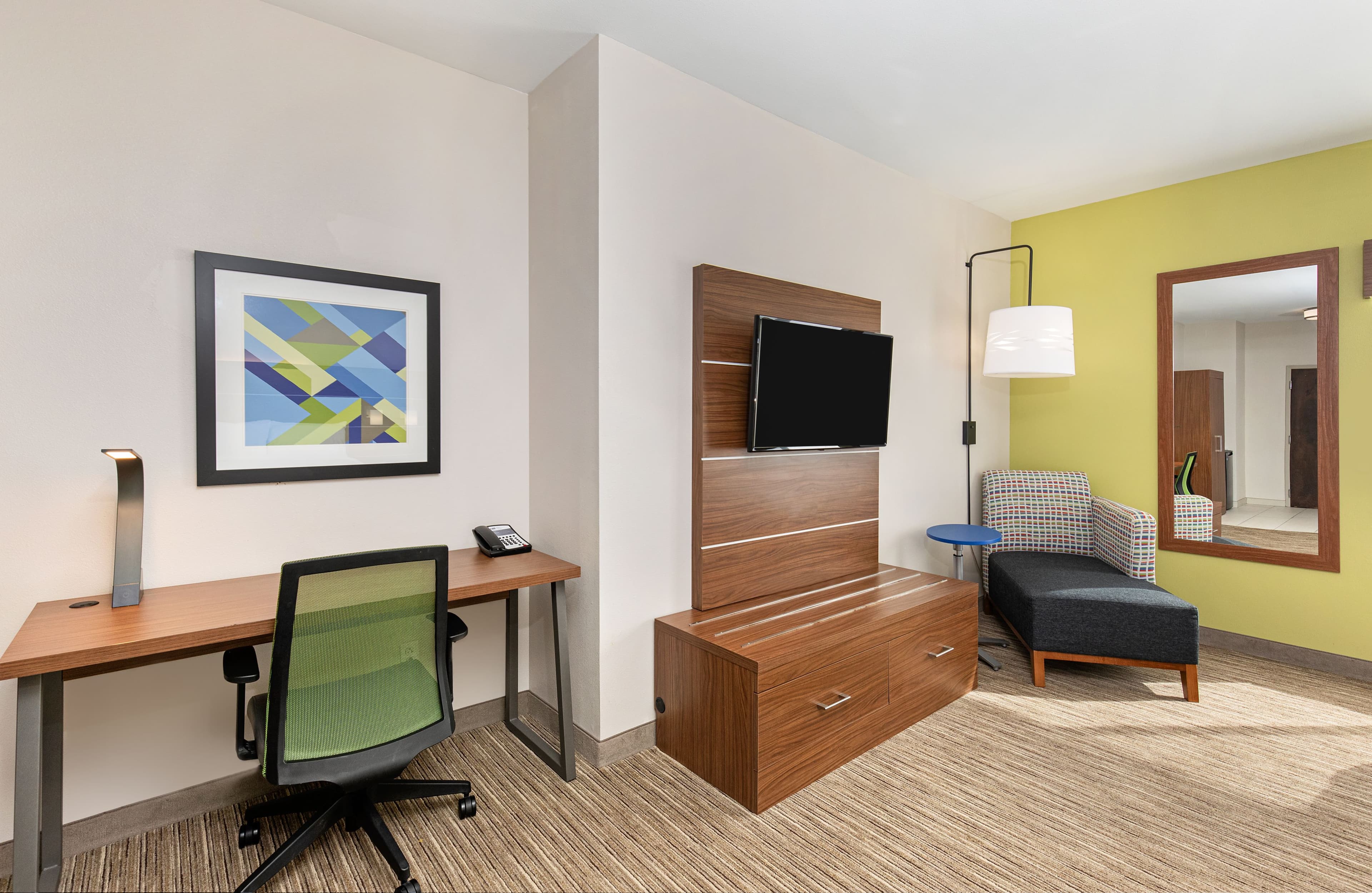Holiday Inn Express & Suites Birmingham - Inverness 280 — 16