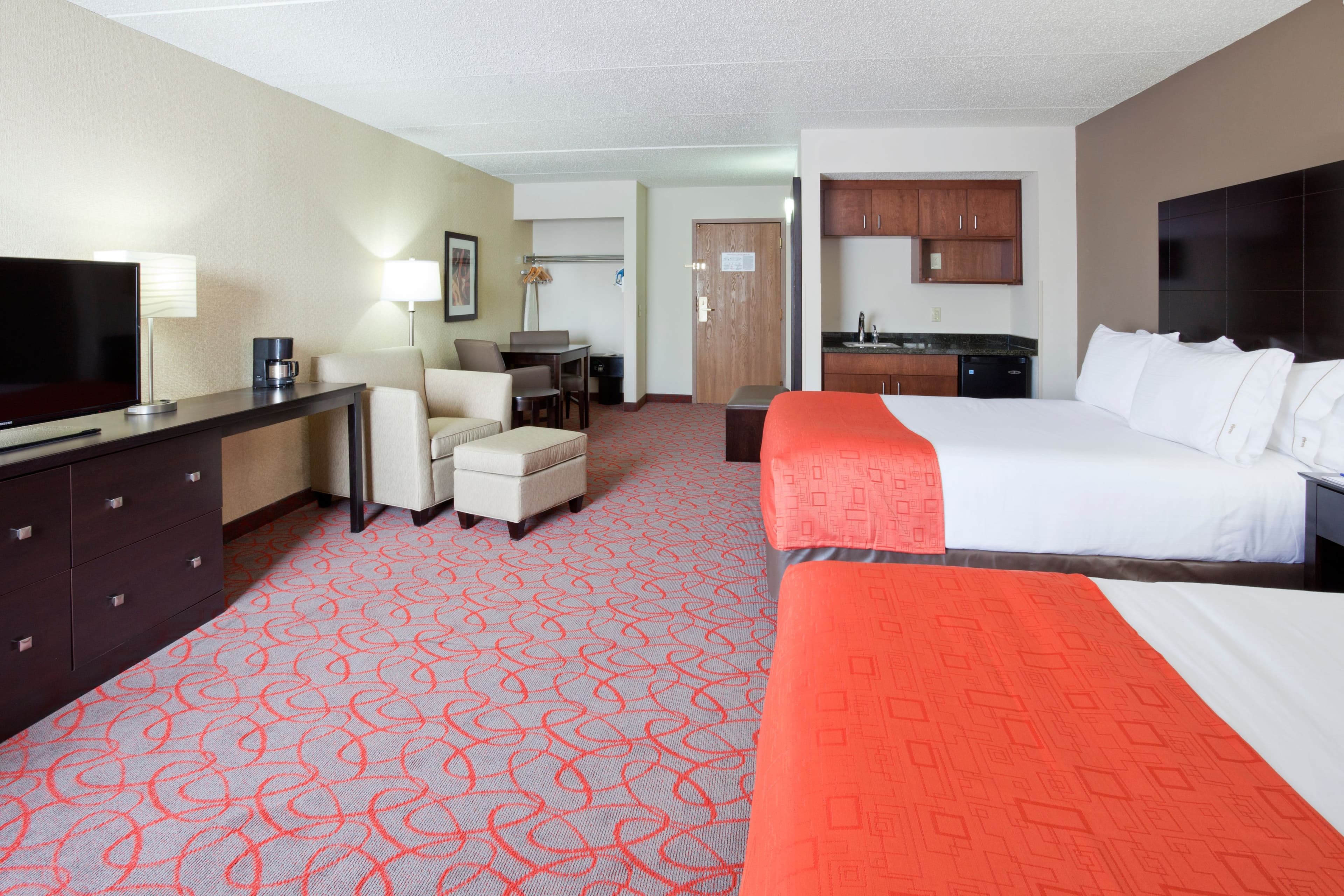 Holiday Inn Express & Suites Bloomington - MPLS Arpt Area W — 17