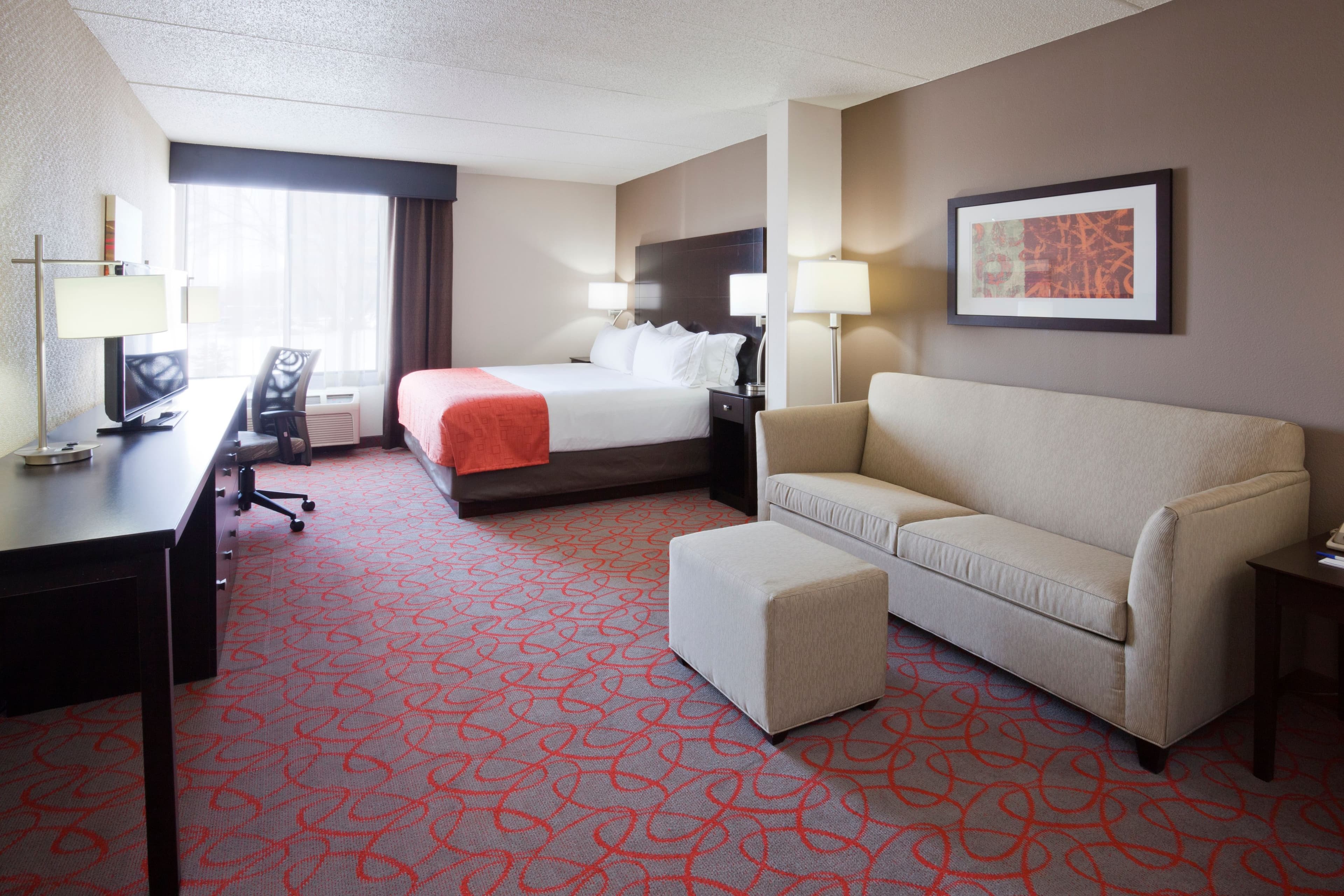 Holiday Inn Express & Suites Bloomington - MPLS Arpt Area W - Image 4