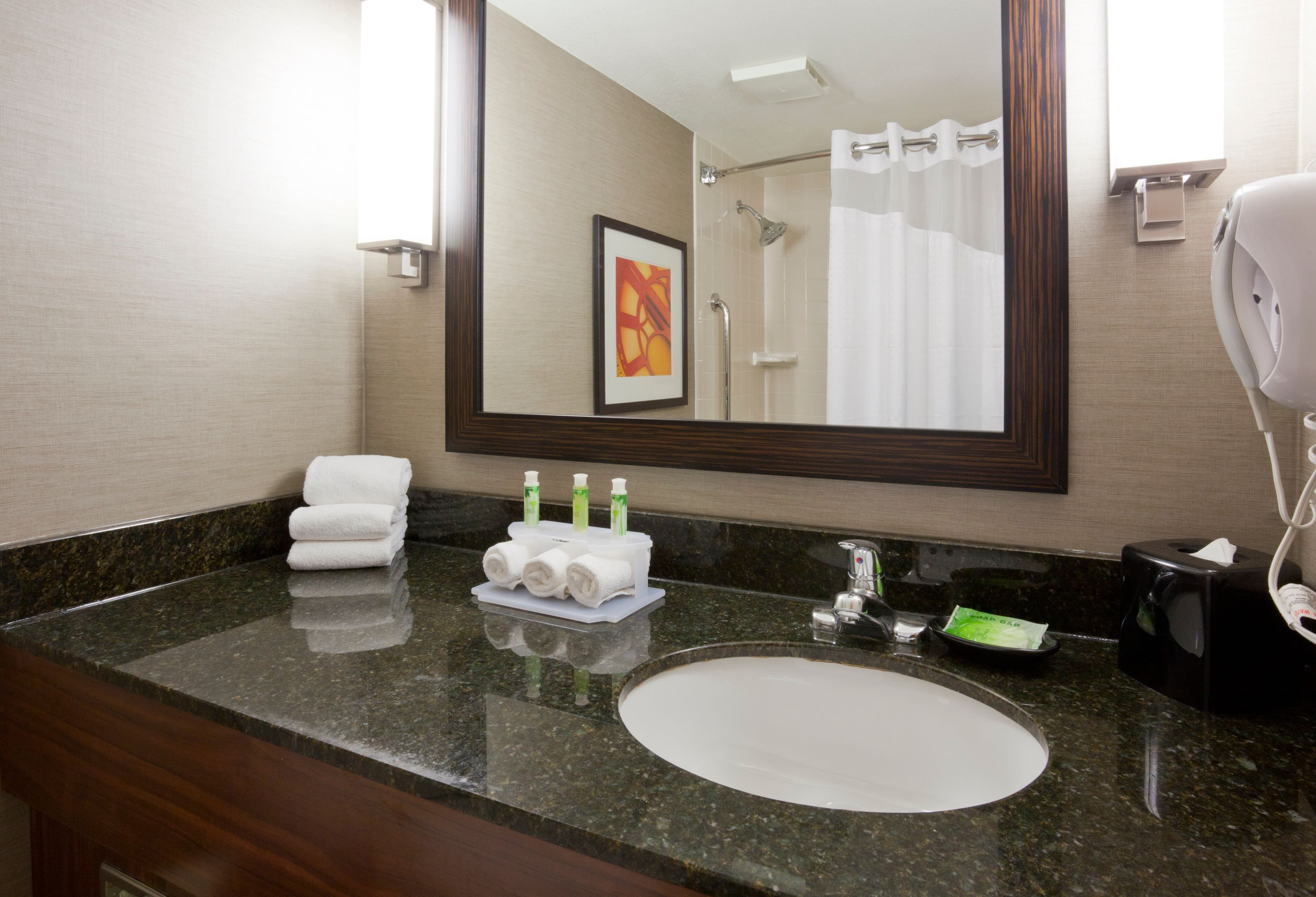 Holiday Inn Express & Suites Bloomington - MPLS Arpt Area W - Image 5