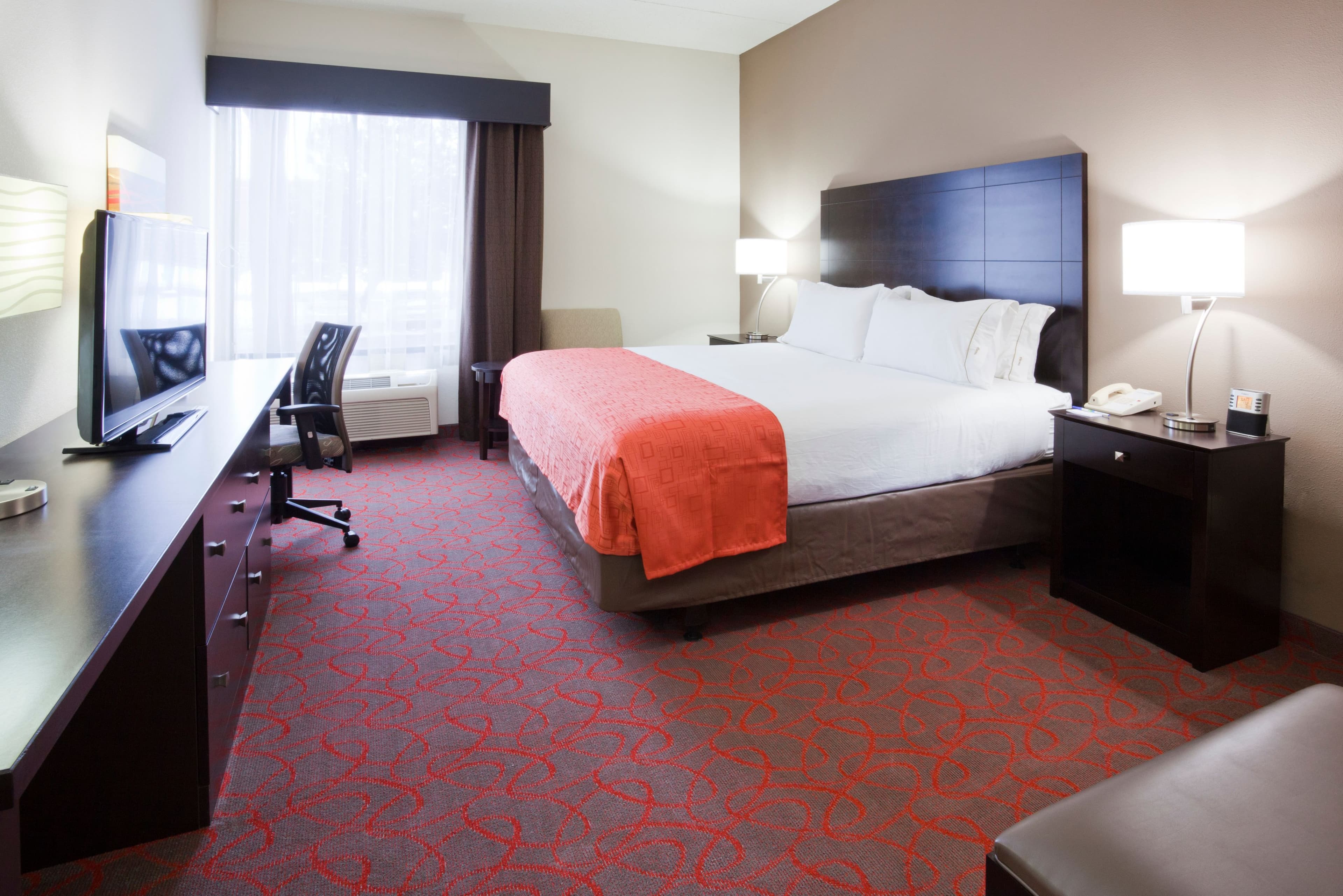 Holiday Inn Express & Suites Bloomington - MPLS Arpt Area W — 7