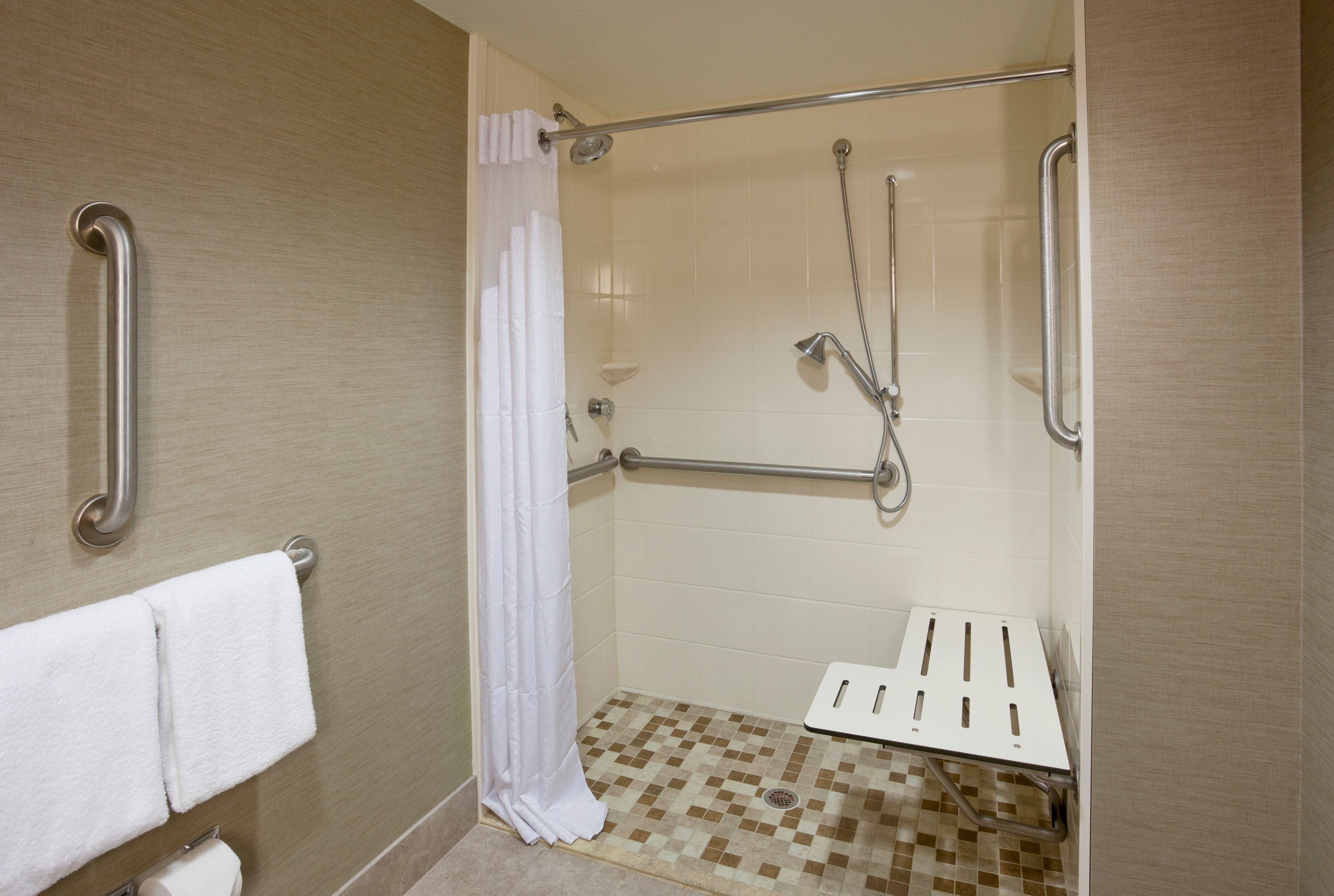 Holiday Inn Express & Suites Bloomington - MPLS Arpt Area W — 9