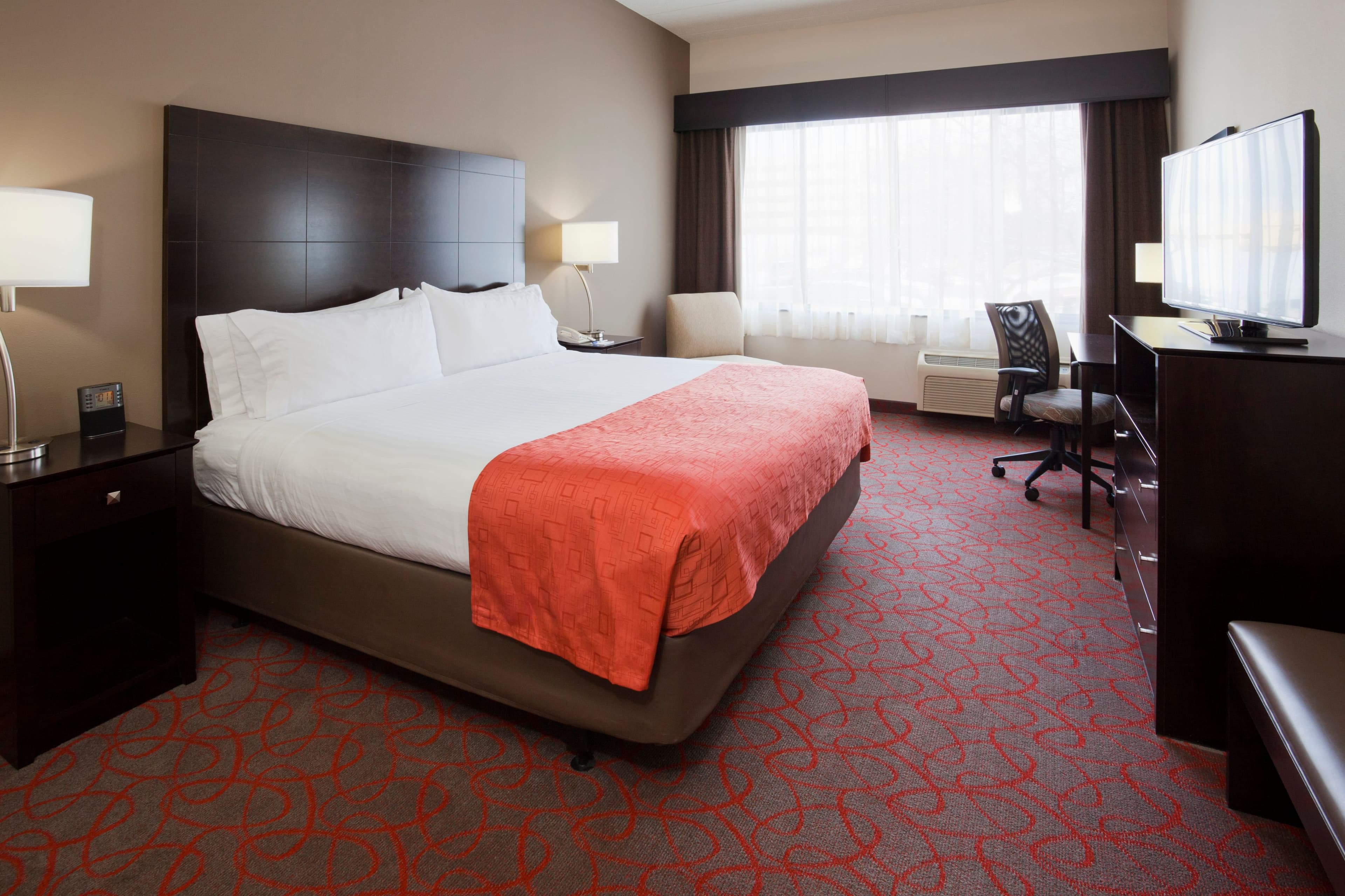 Holiday Inn Express & Suites Bloomington - MPLS Arpt Area W — 10