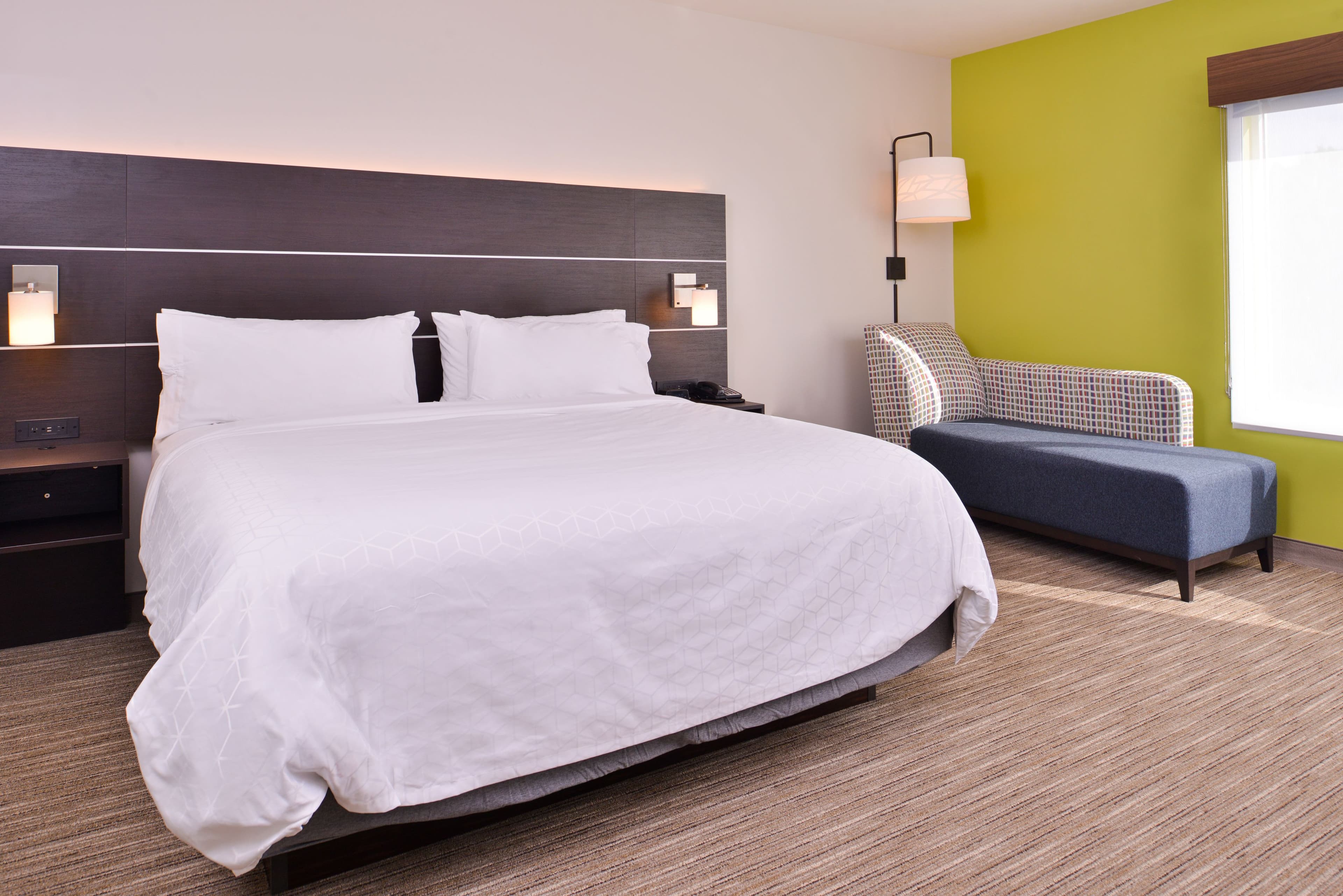 Holiday Inn Express & Suites Mall of America - MSP Airport — 6