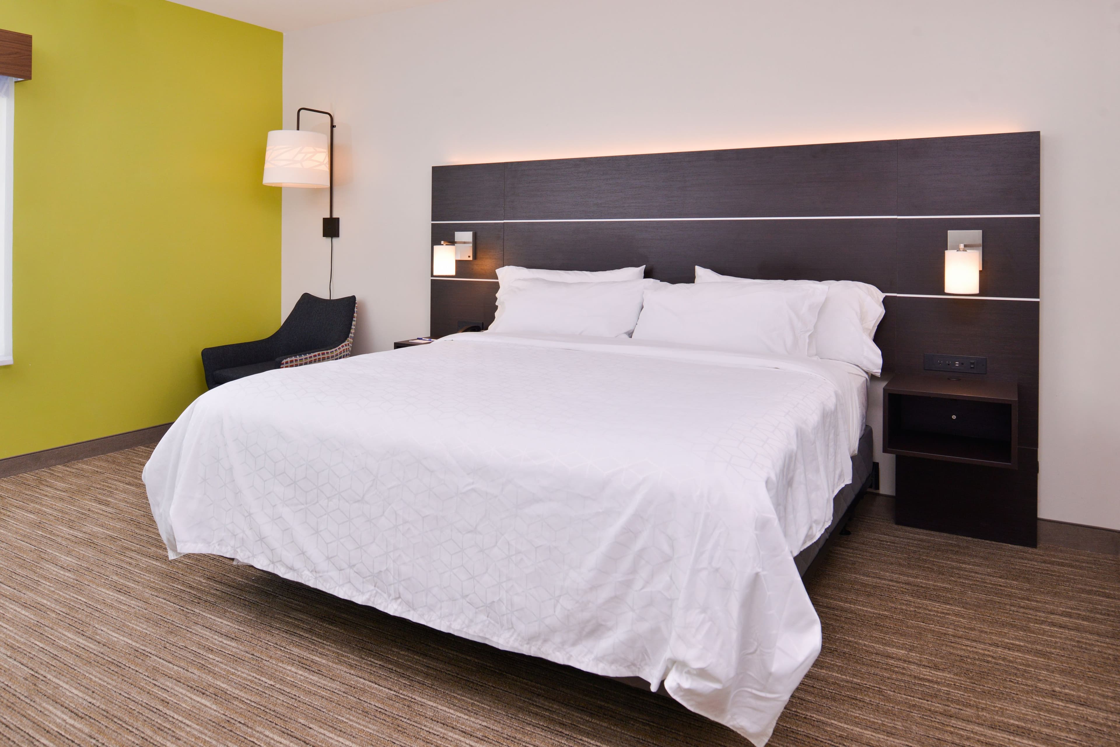 Holiday Inn Express & Suites Mall of America - MSP Airport — 18