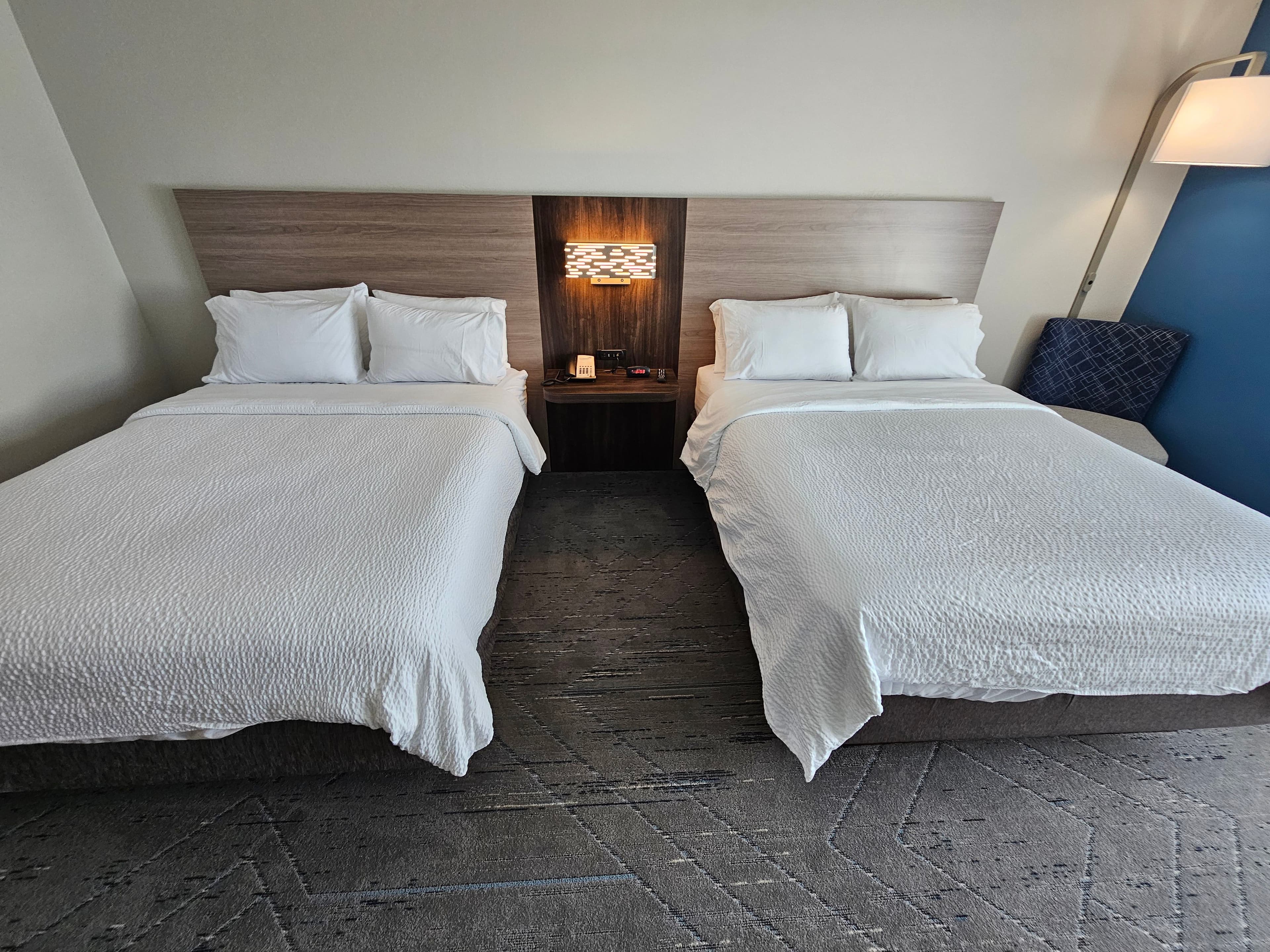 Holiday Inn Express & Suites Cincinnati-Blue Ash — 32