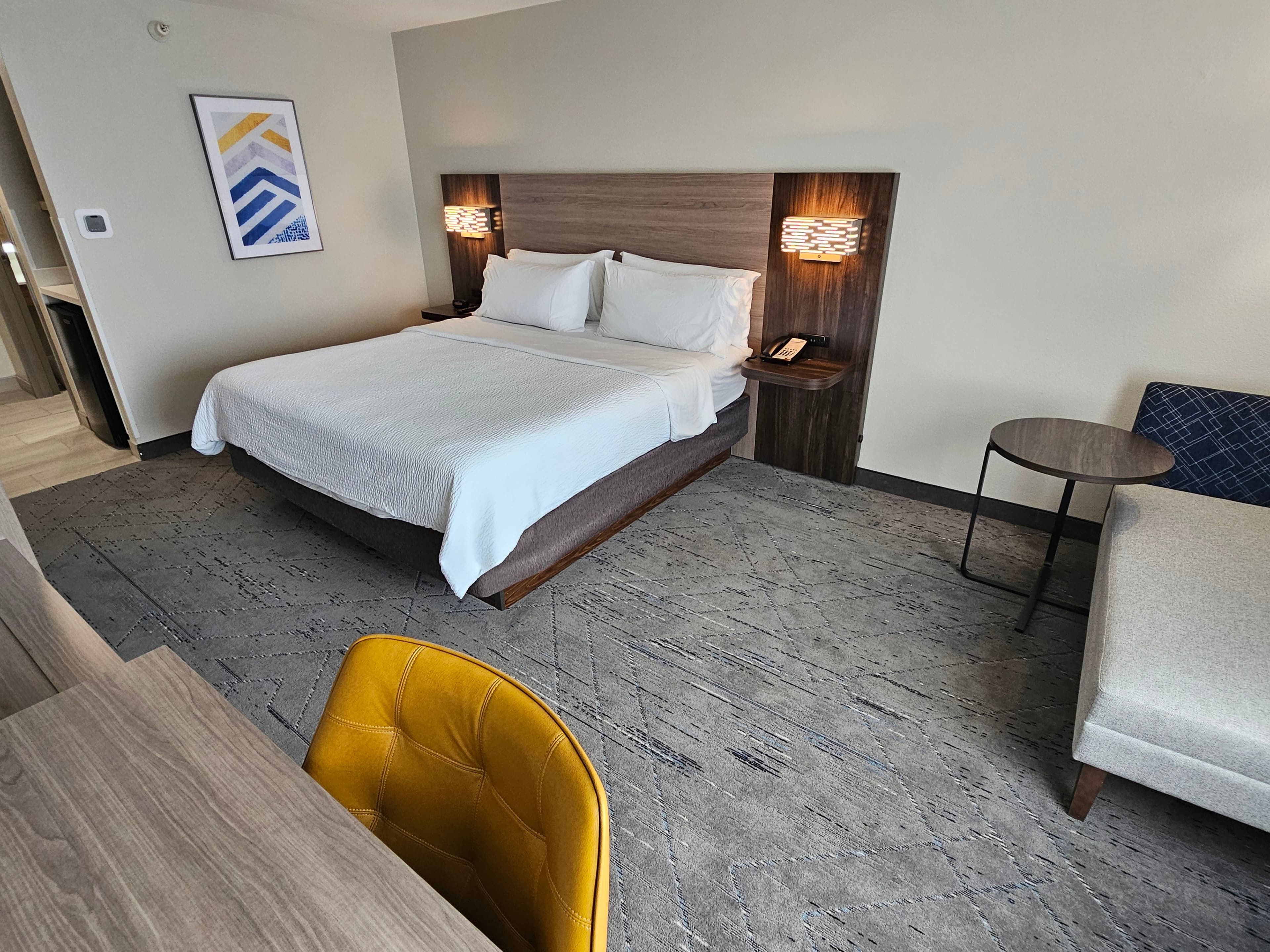 Holiday Inn Express & Suites Cincinnati-Blue Ash — 11