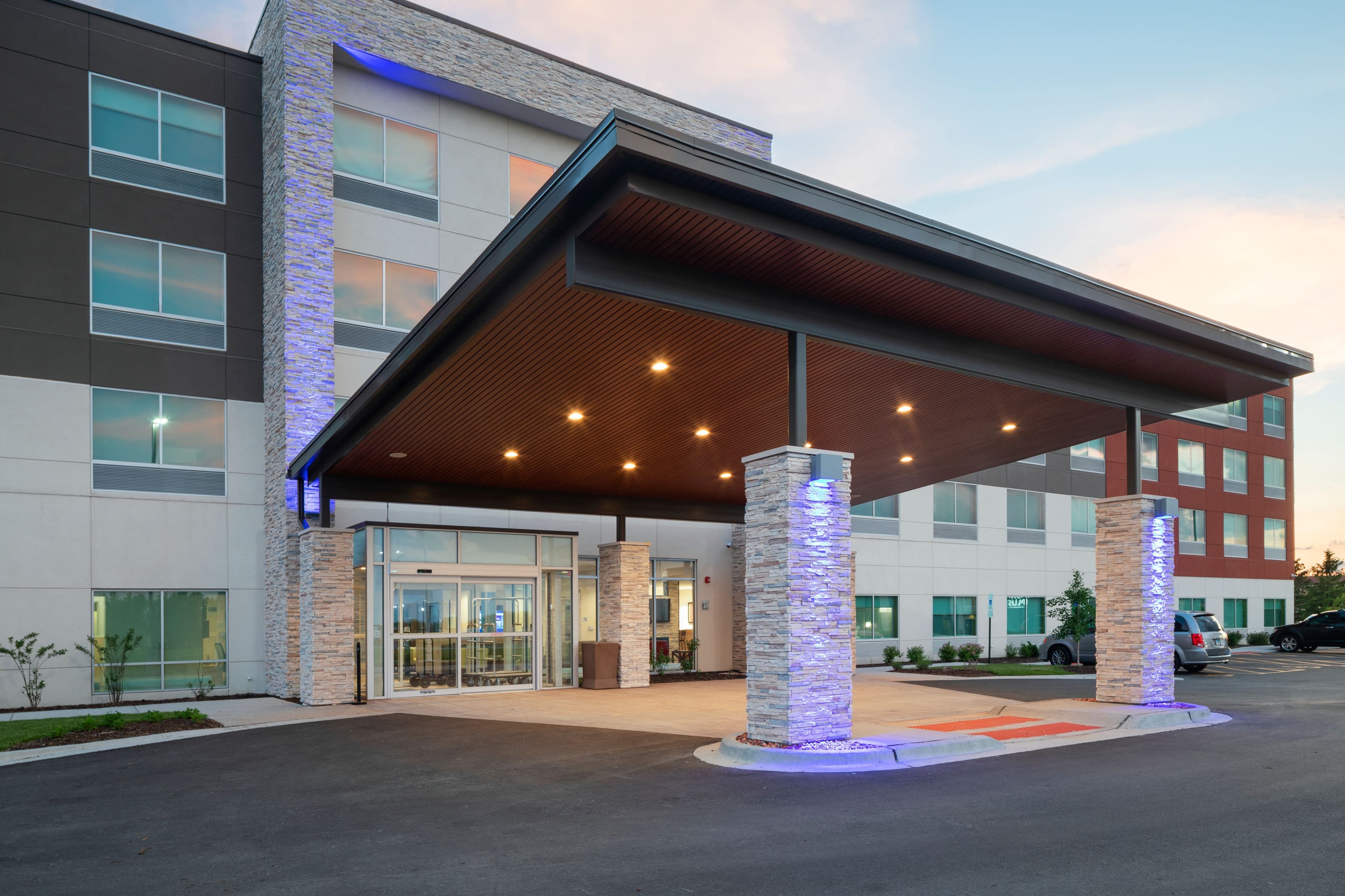 Holiday Inn Express & Suites Bourbonnais East - Bradley - Image 1
