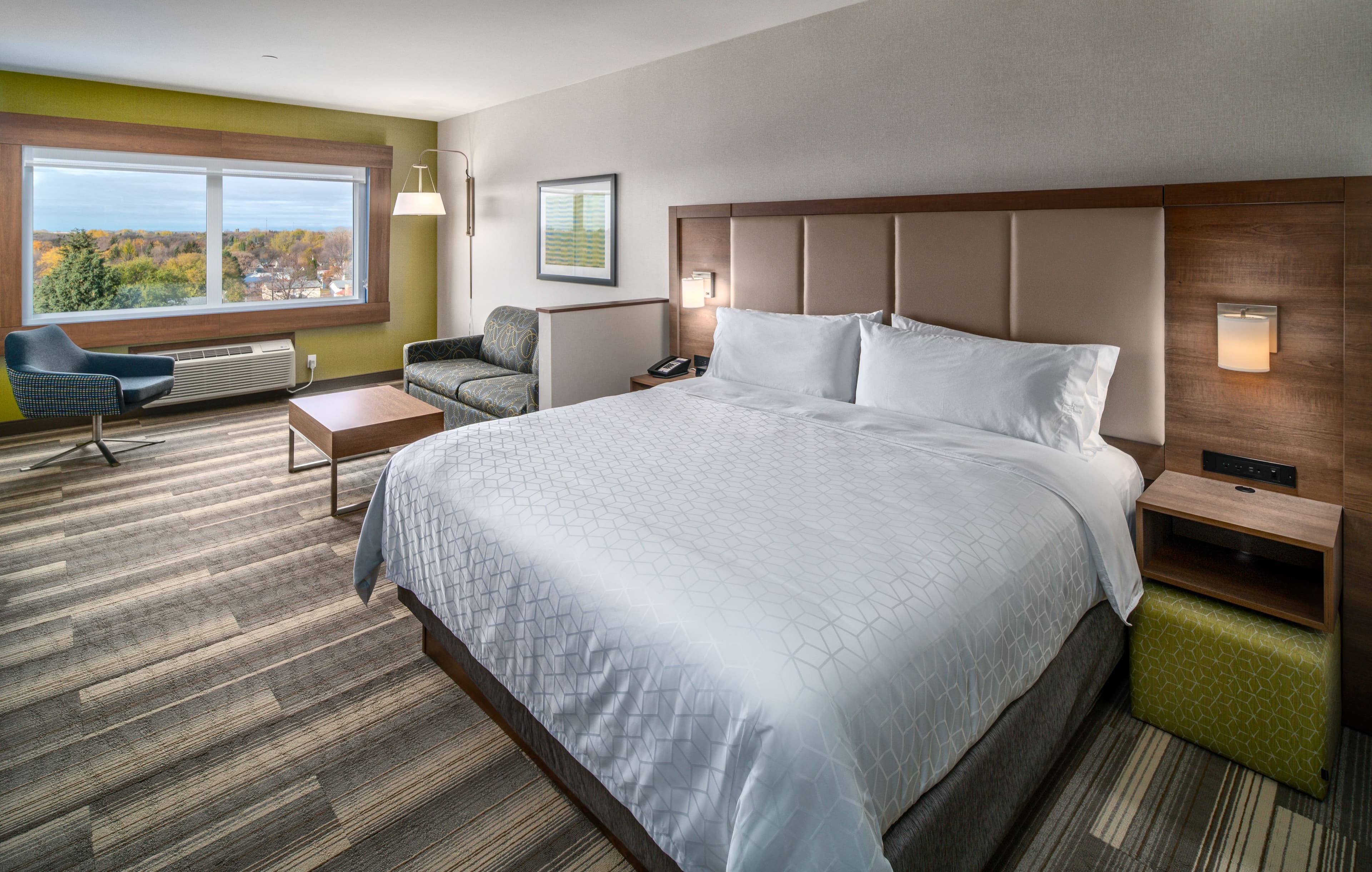 Holiday Inn Express & Suites Brandon — 12