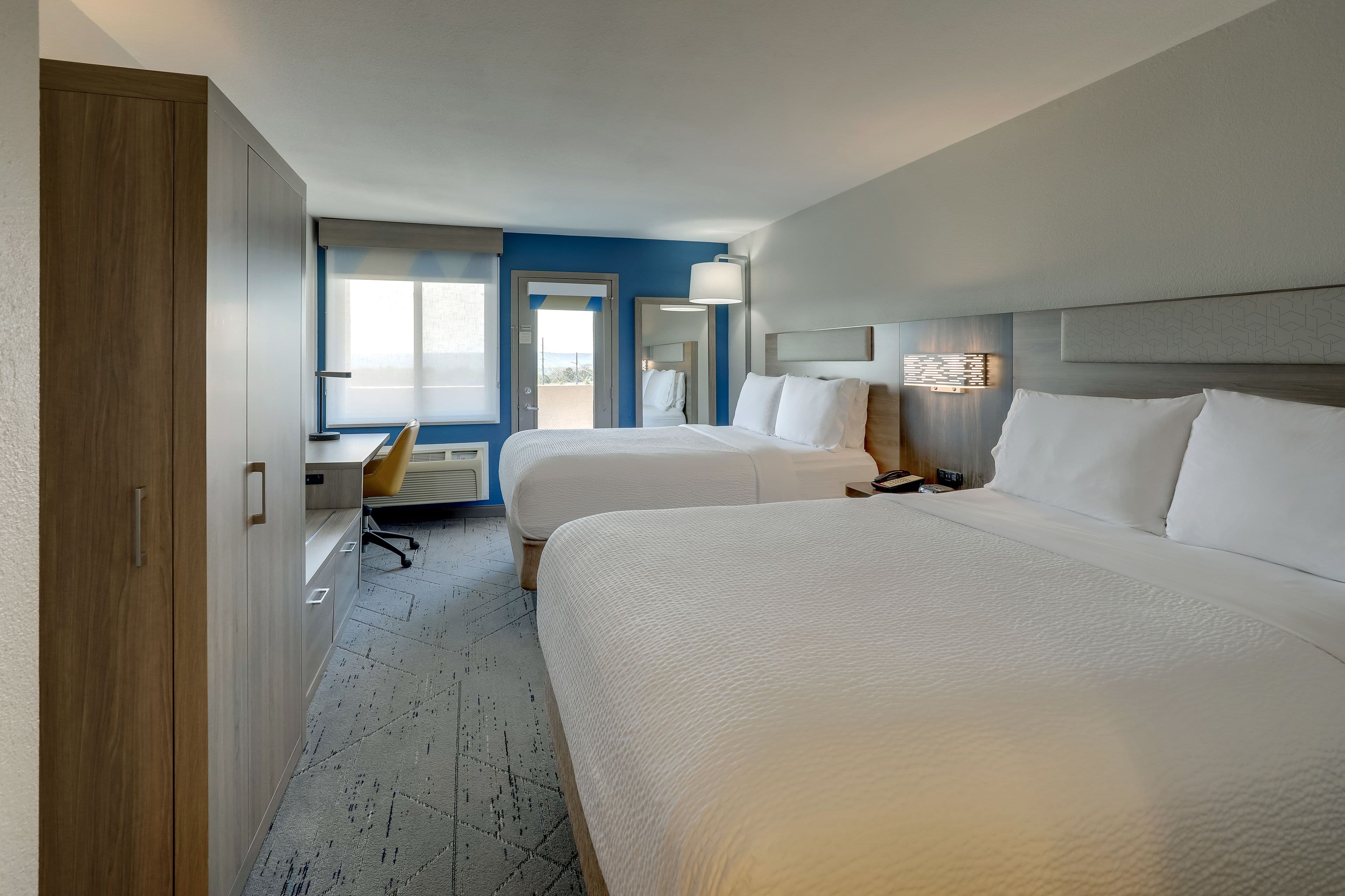 Holiday Inn Express & Suites Branson 76 Central — 16