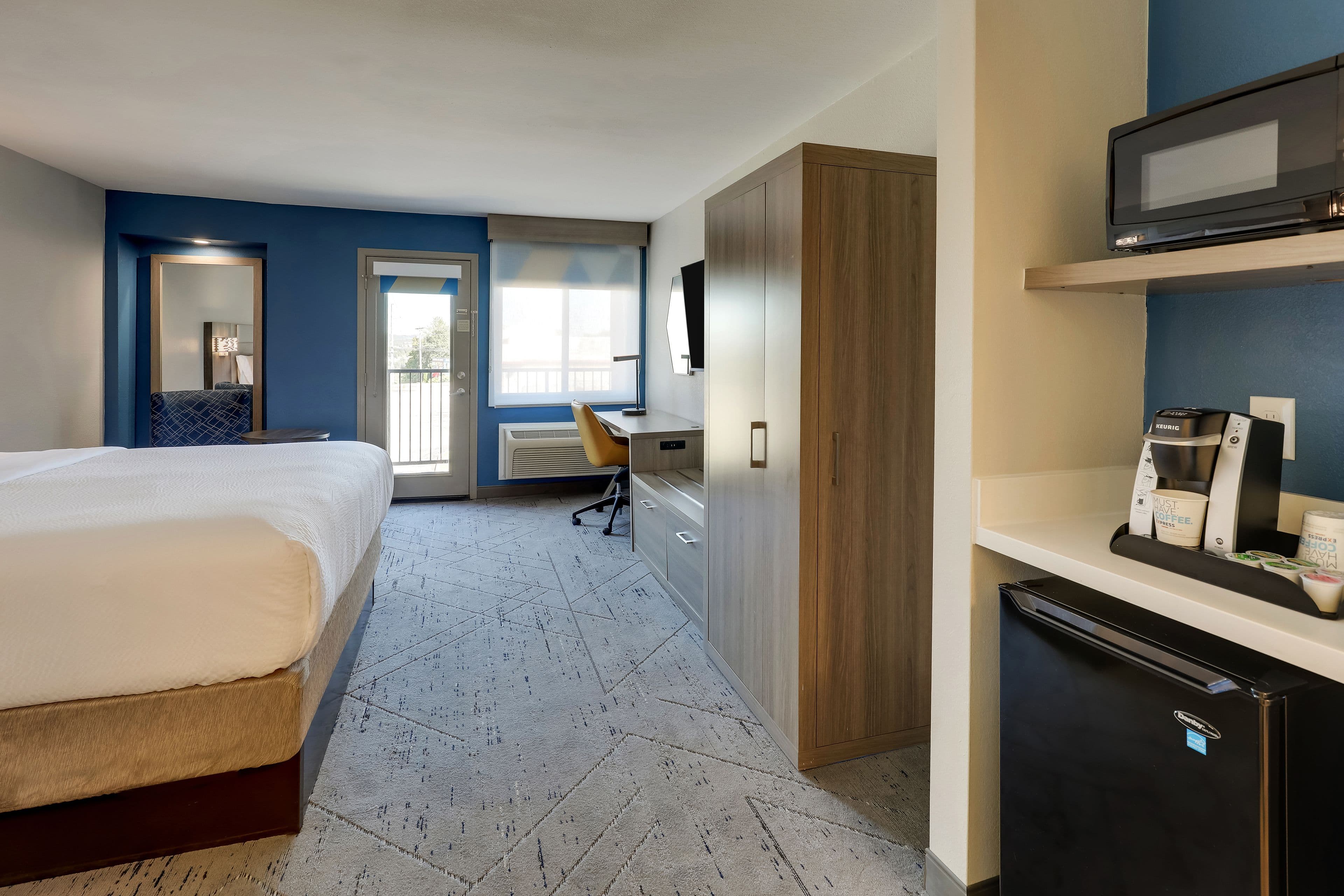 Holiday Inn Express & Suites Branson 76 Central — 6