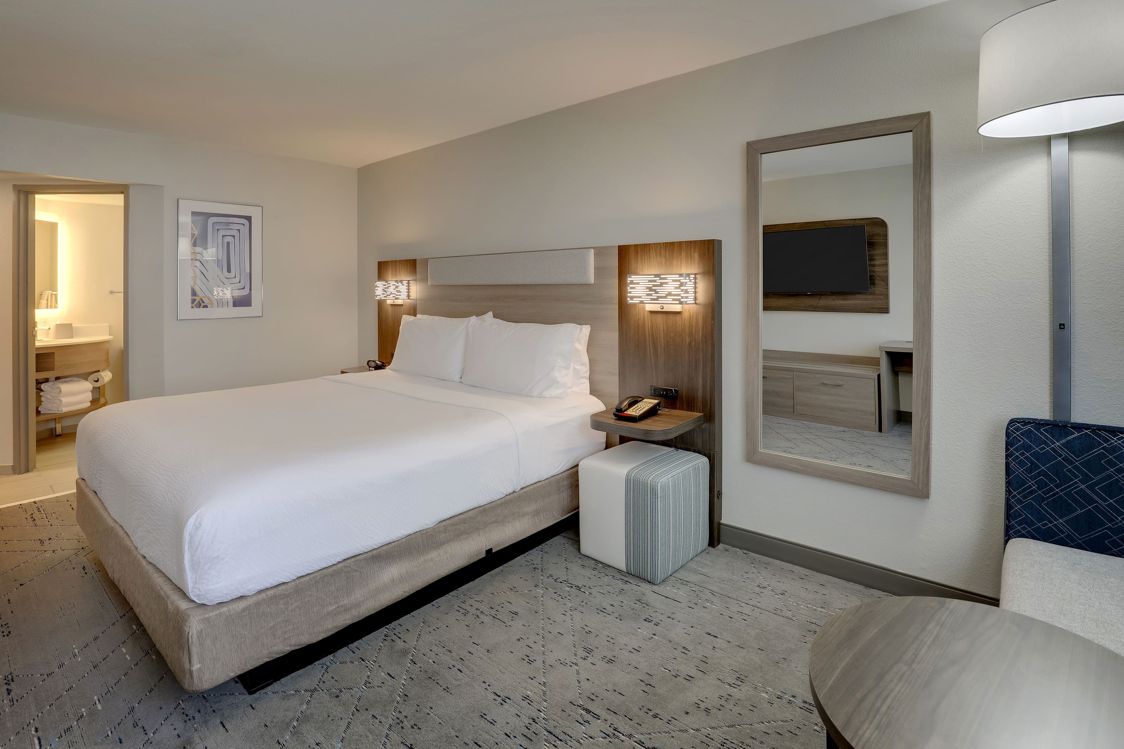 Holiday Inn Express & Suites Branson 76 Central — 8