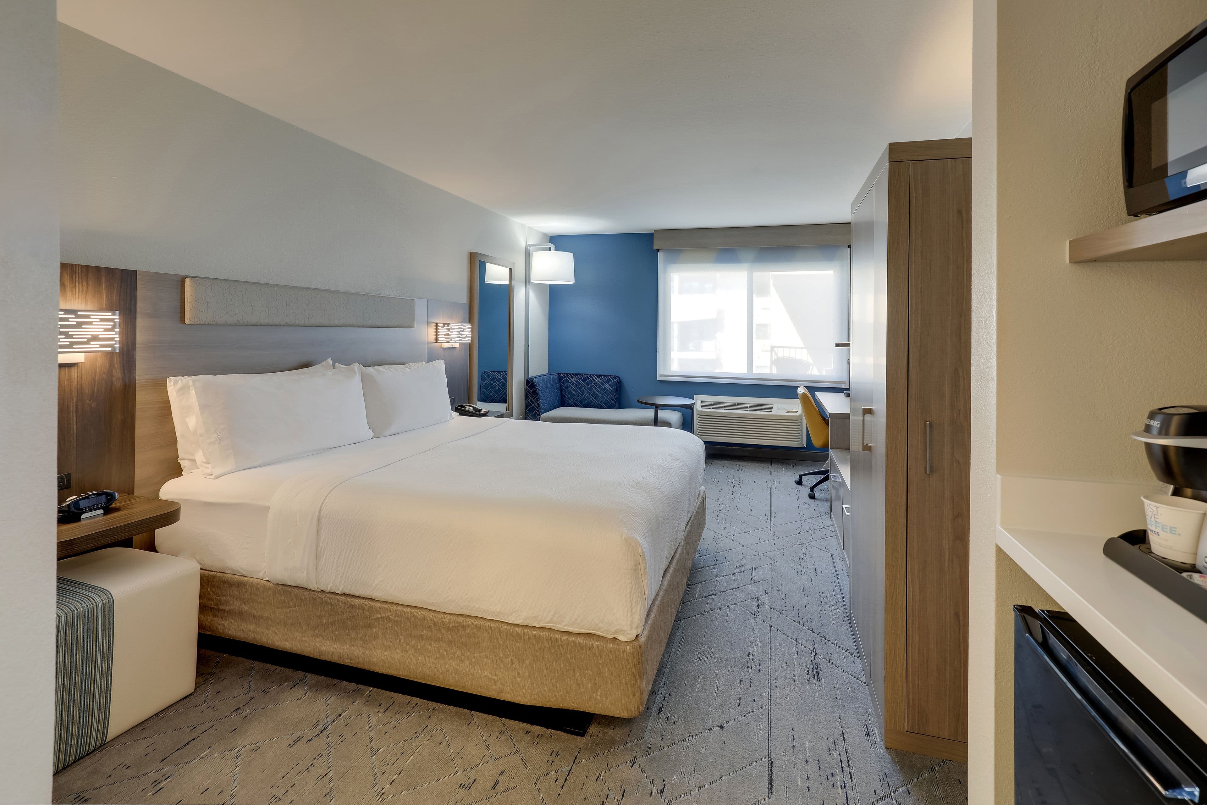 Holiday Inn Express & Suites Branson 76 Central — 7