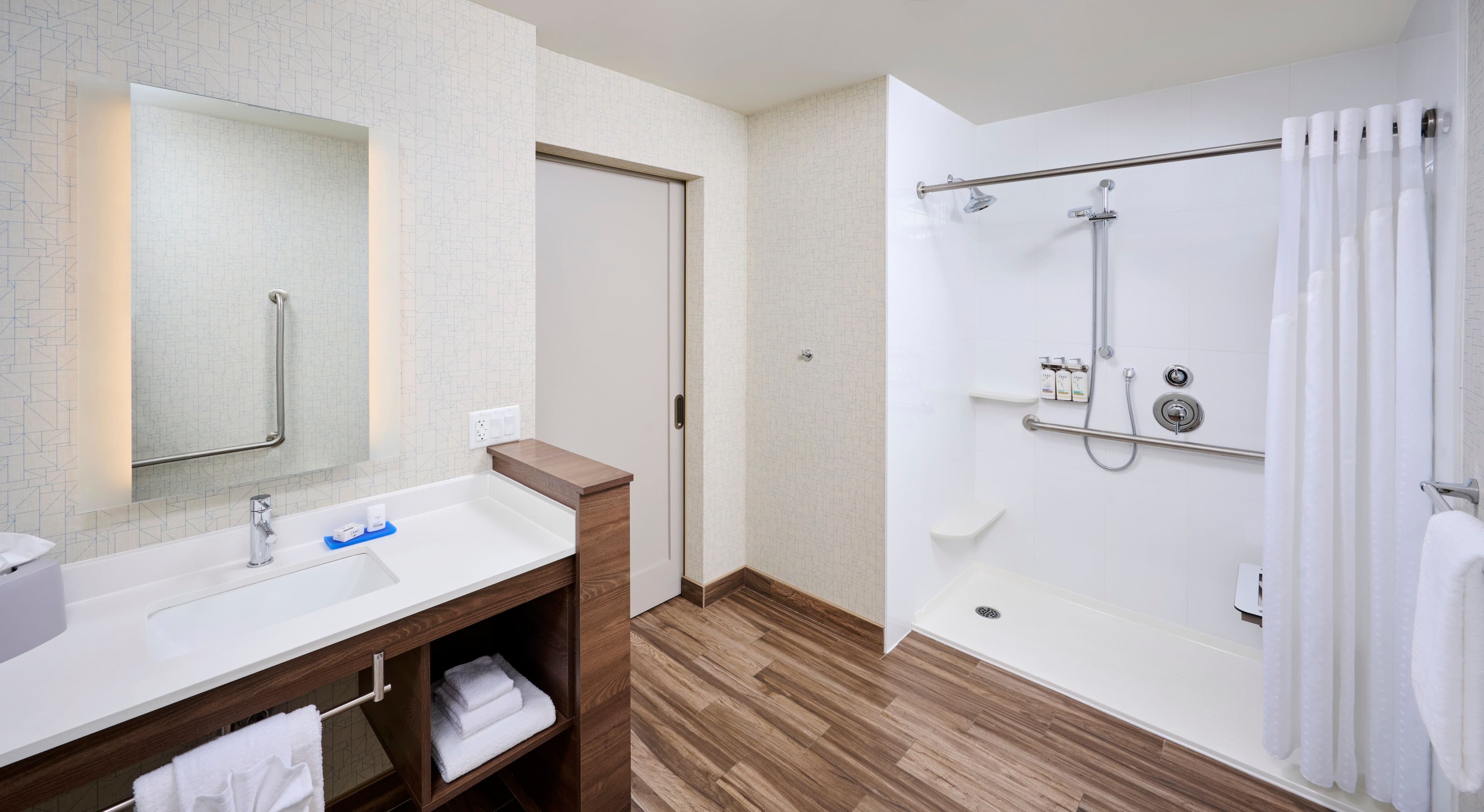 Holiday Inn Express & Suites Brantford — 18
