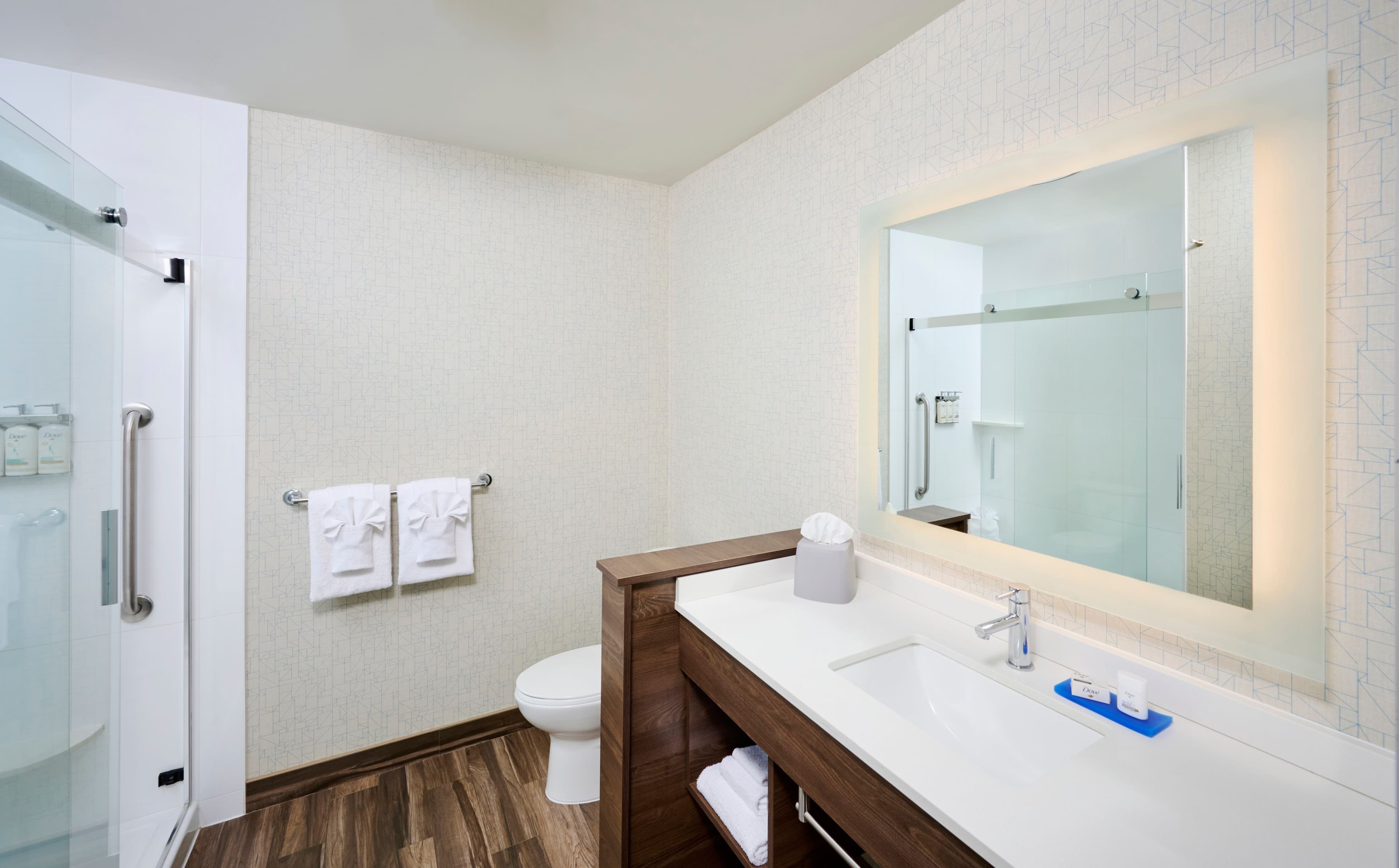 Holiday Inn Express & Suites Brantford — 13