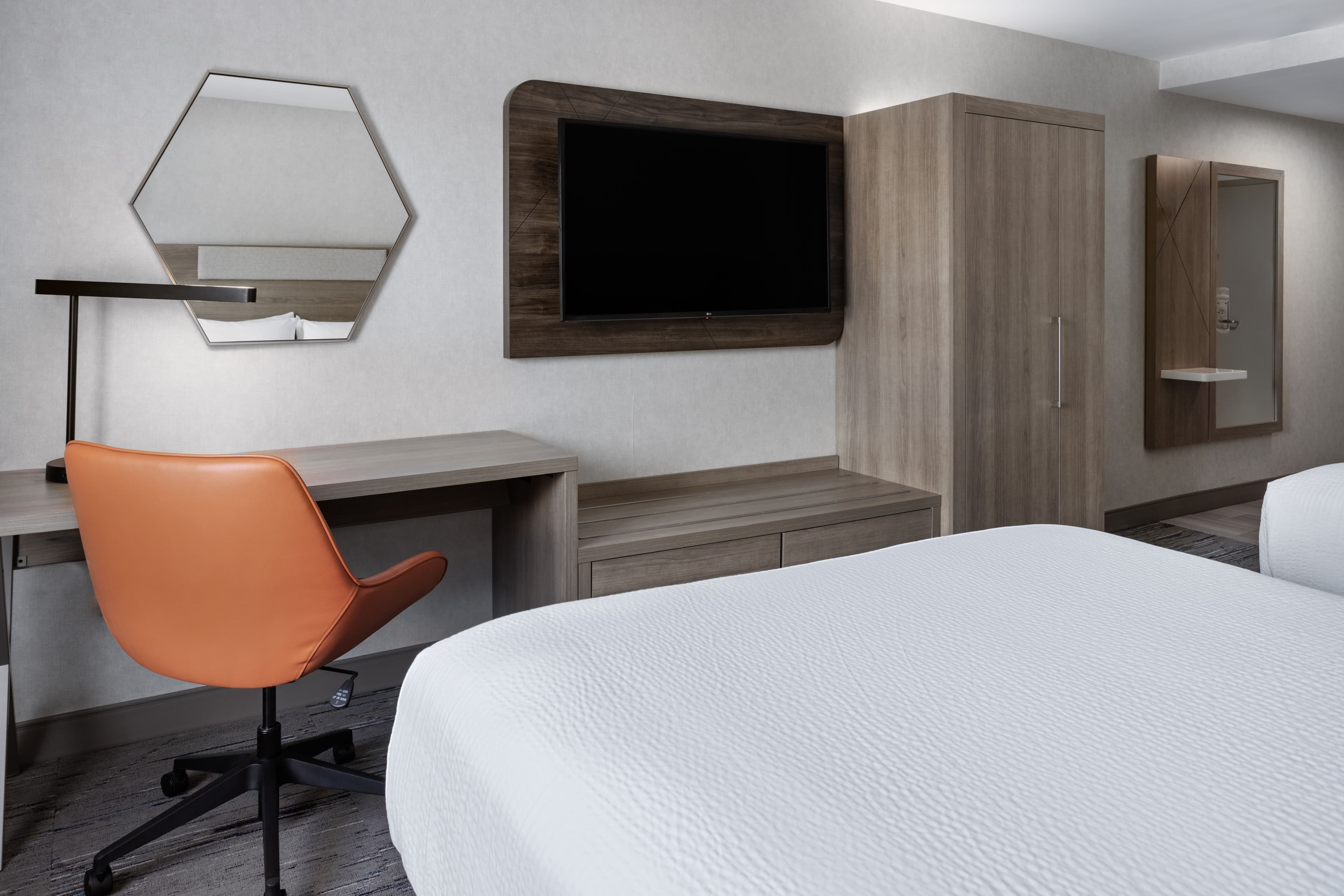 Holiday Inn Express & Suites Brattleboro — 11