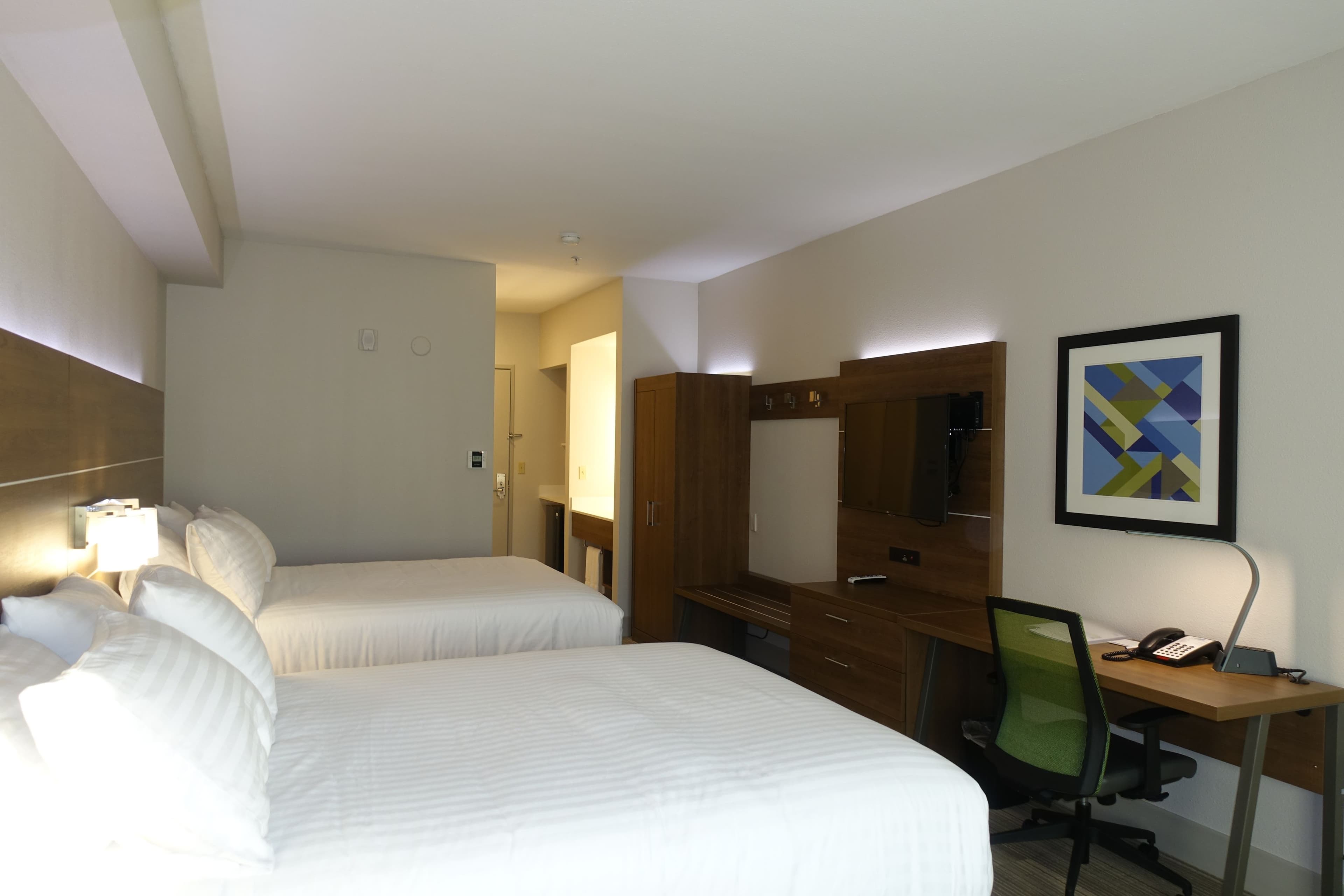 Holiday Inn Express & Suites Brentwood — 15