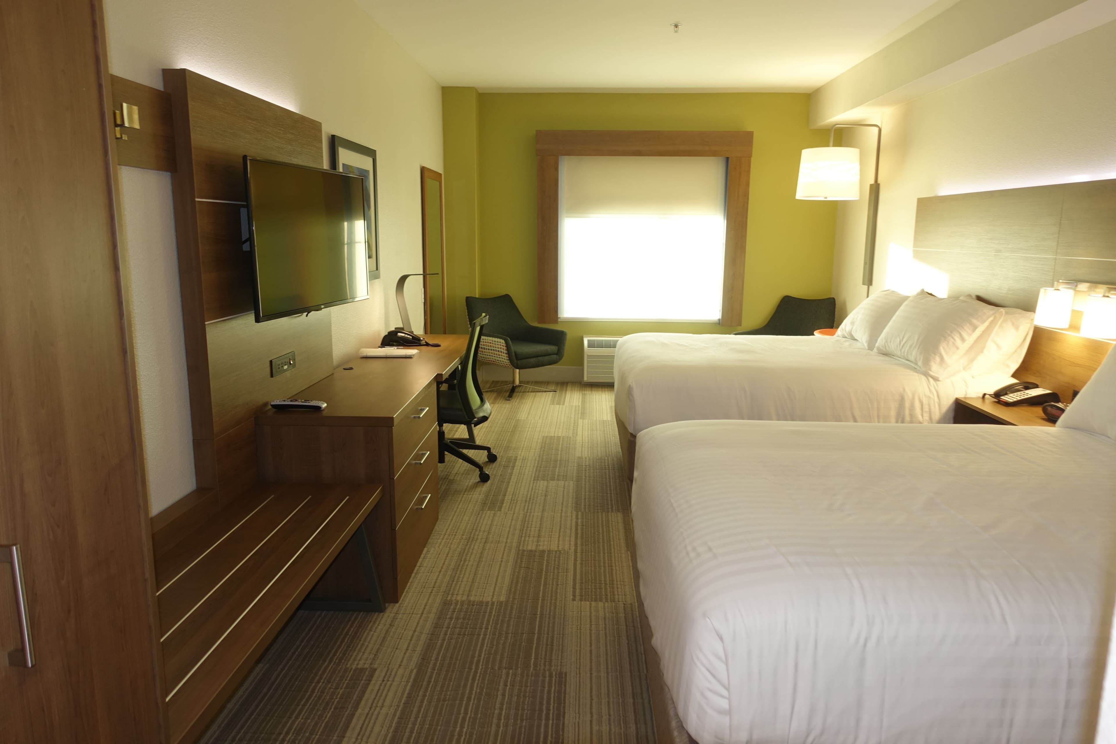 Holiday Inn Express & Suites Brentwood — 12