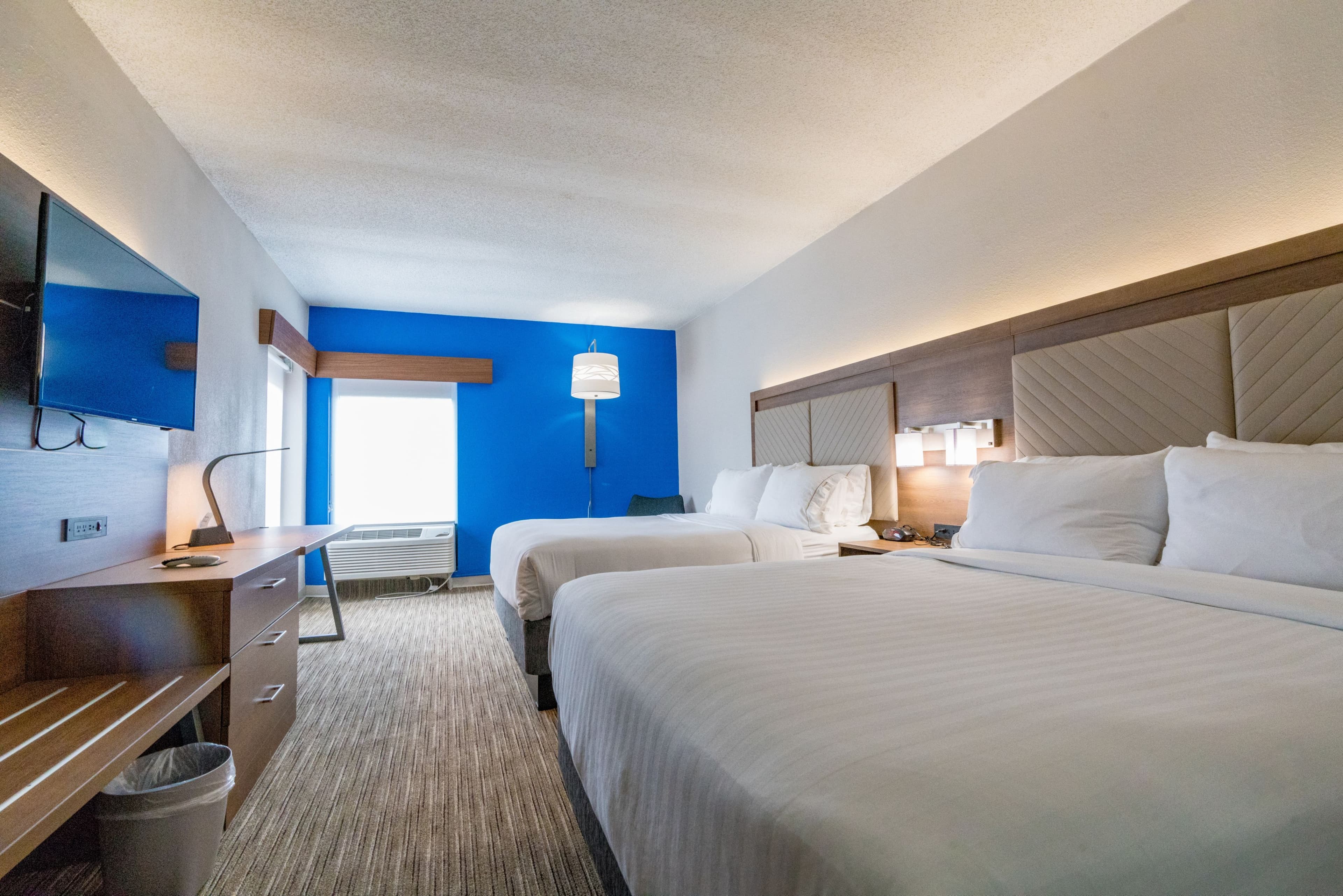 Holiday Inn Express & Suites Nashville - Brentwood I-65 — 12