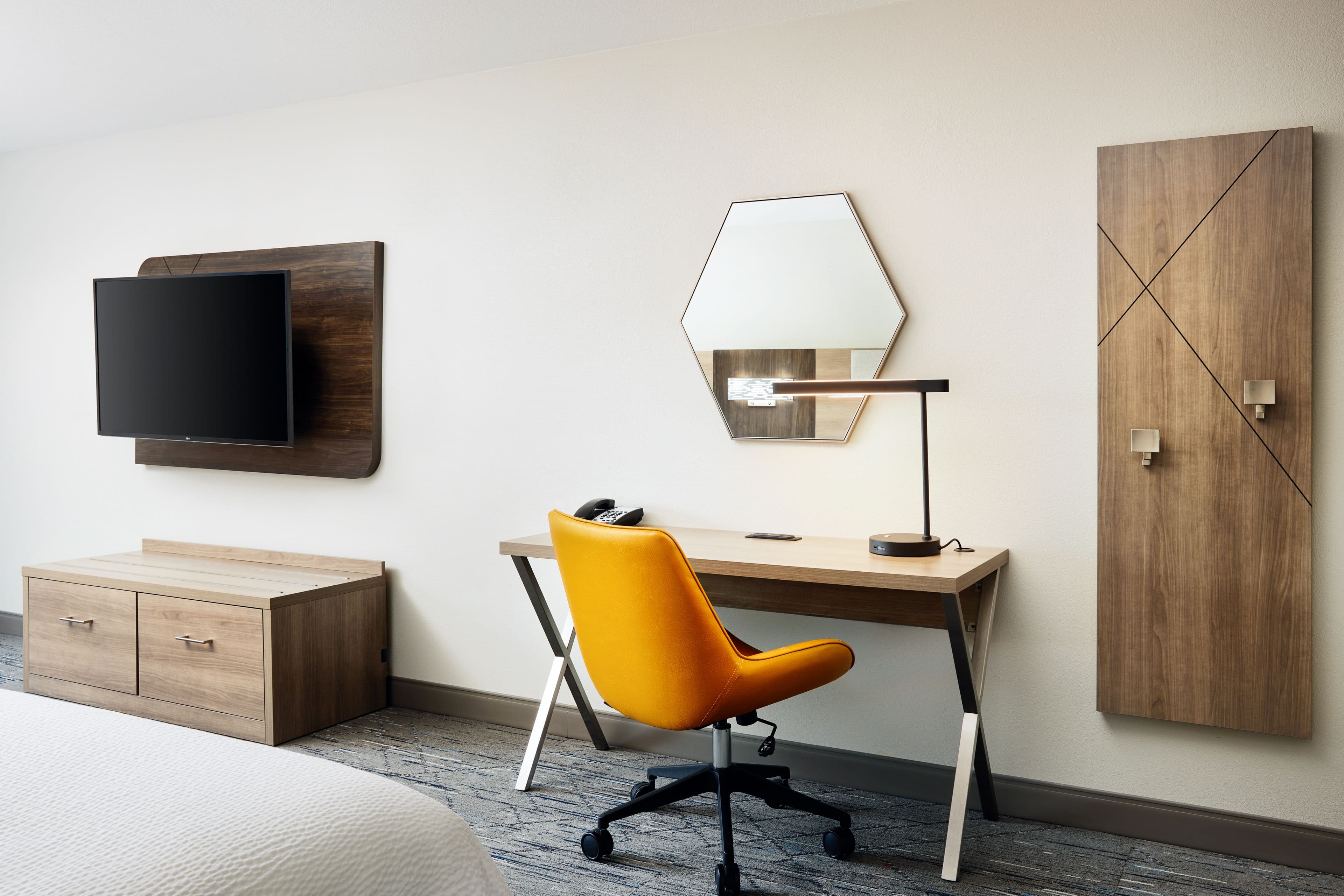 Holiday Inn Express & Suites Bridgeport - Clarksburg — 13