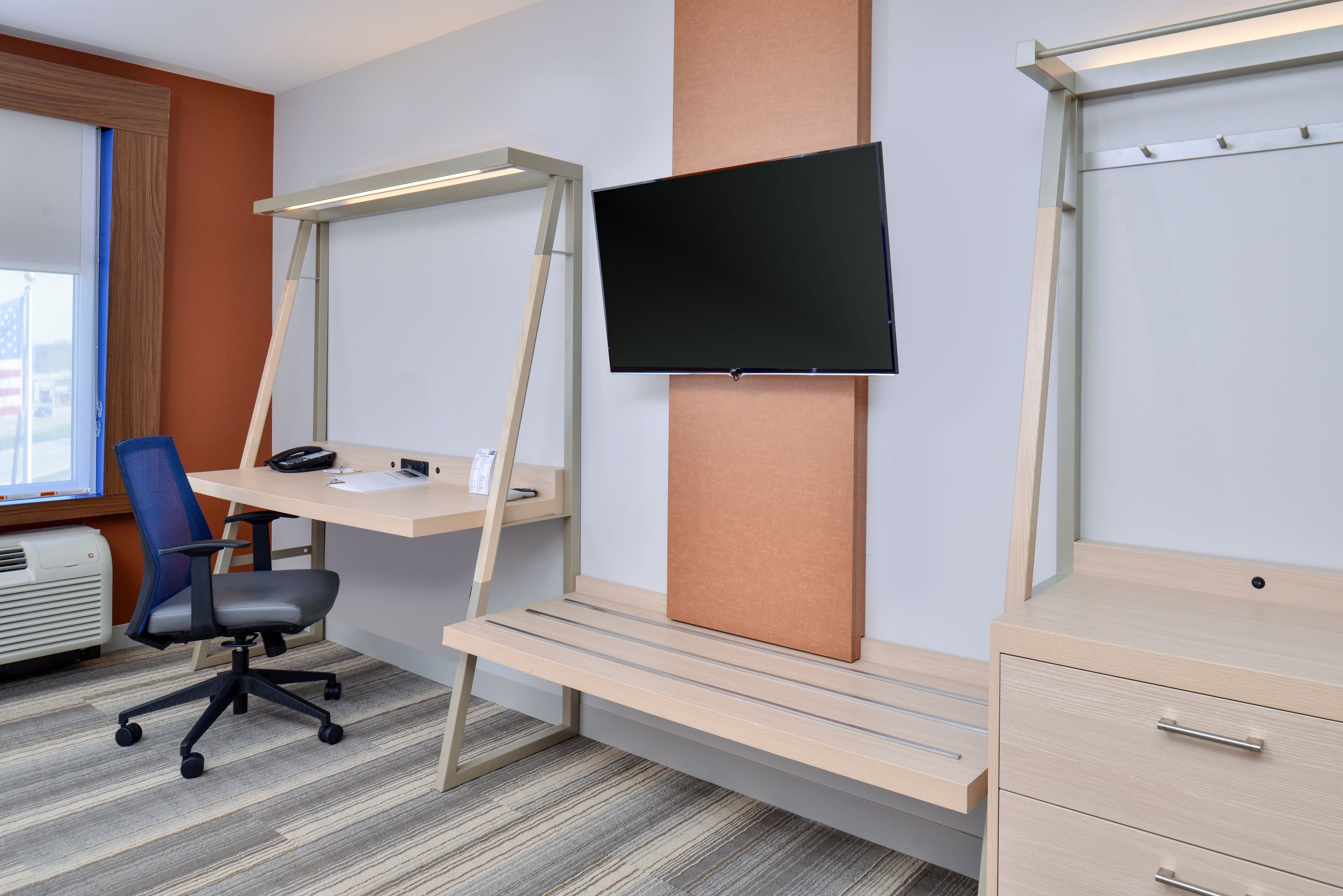 Holiday Inn Express & Suites Brighton South - US 23 — 12