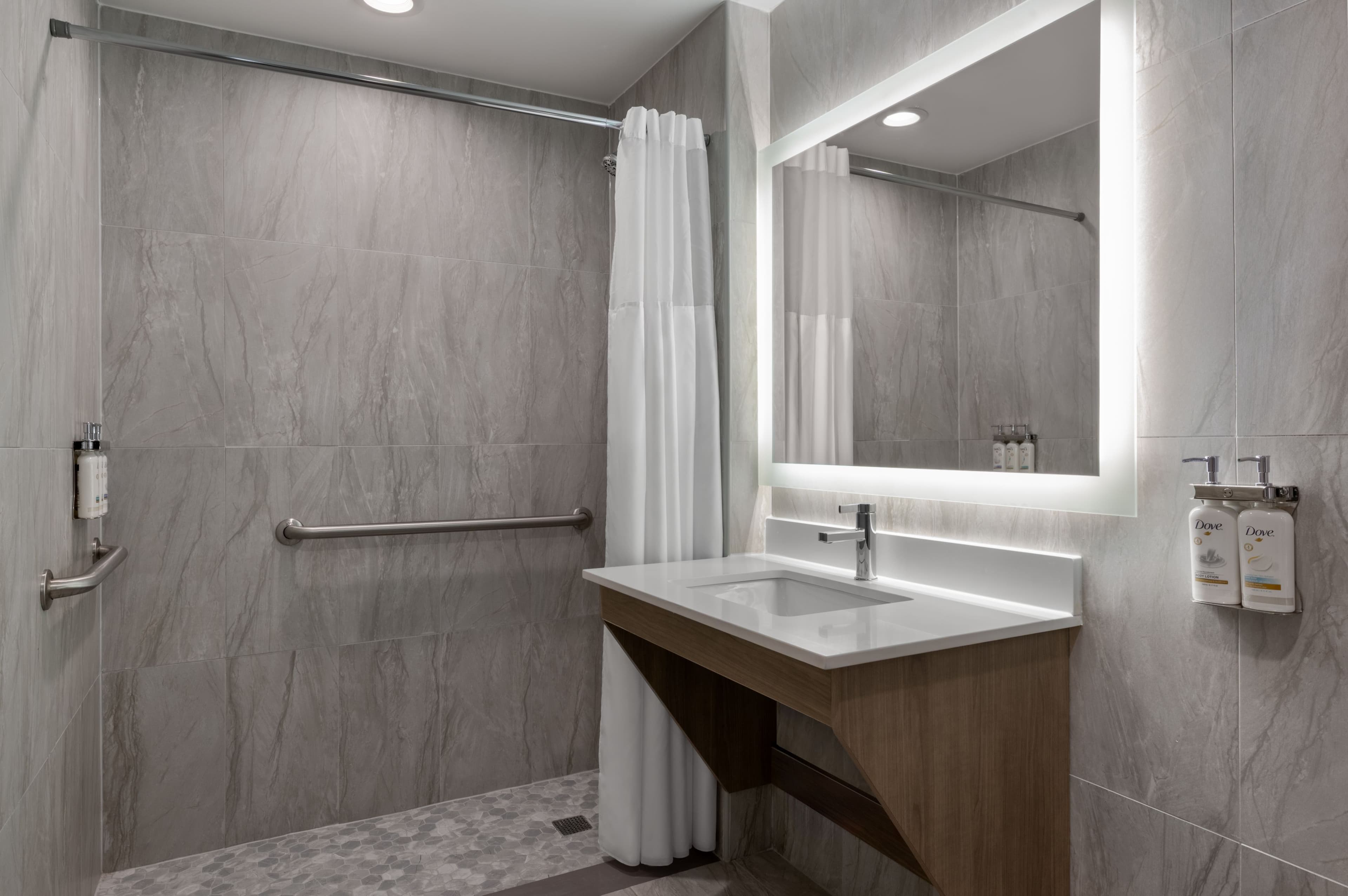 Holiday Inn Express & Suites Bronx - Zoo Area — 14