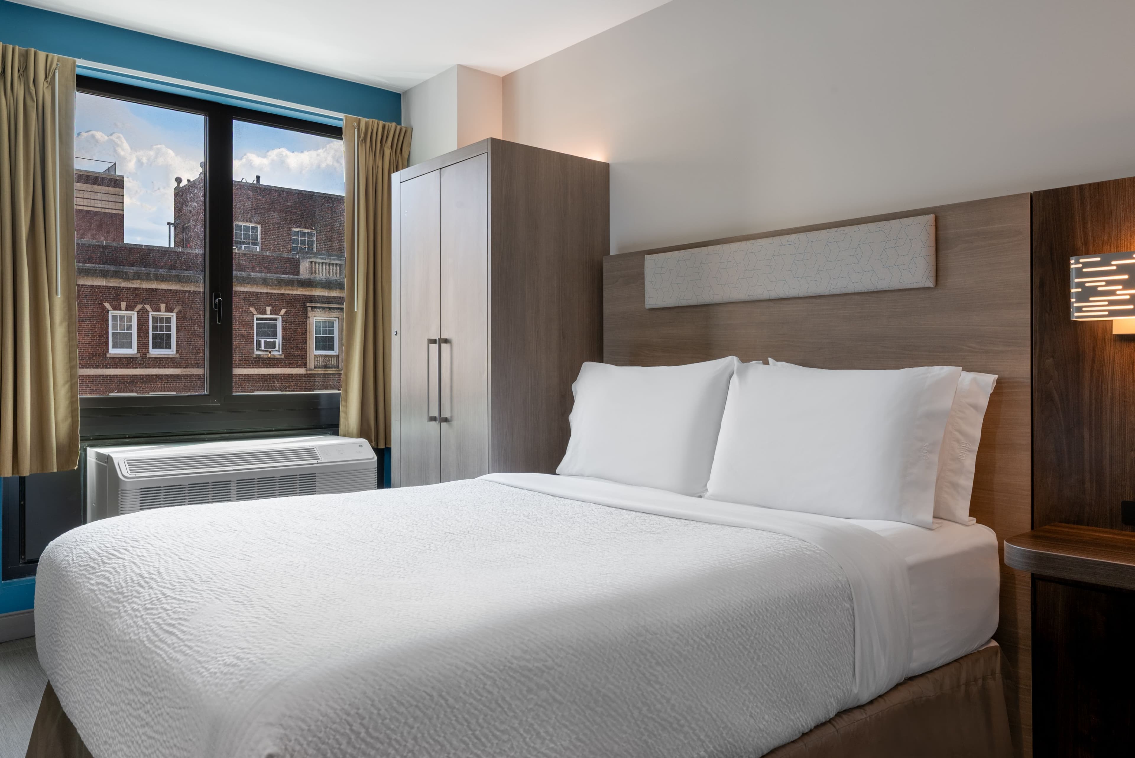 Holiday Inn Express & Suites Bronx - Zoo Area — 33