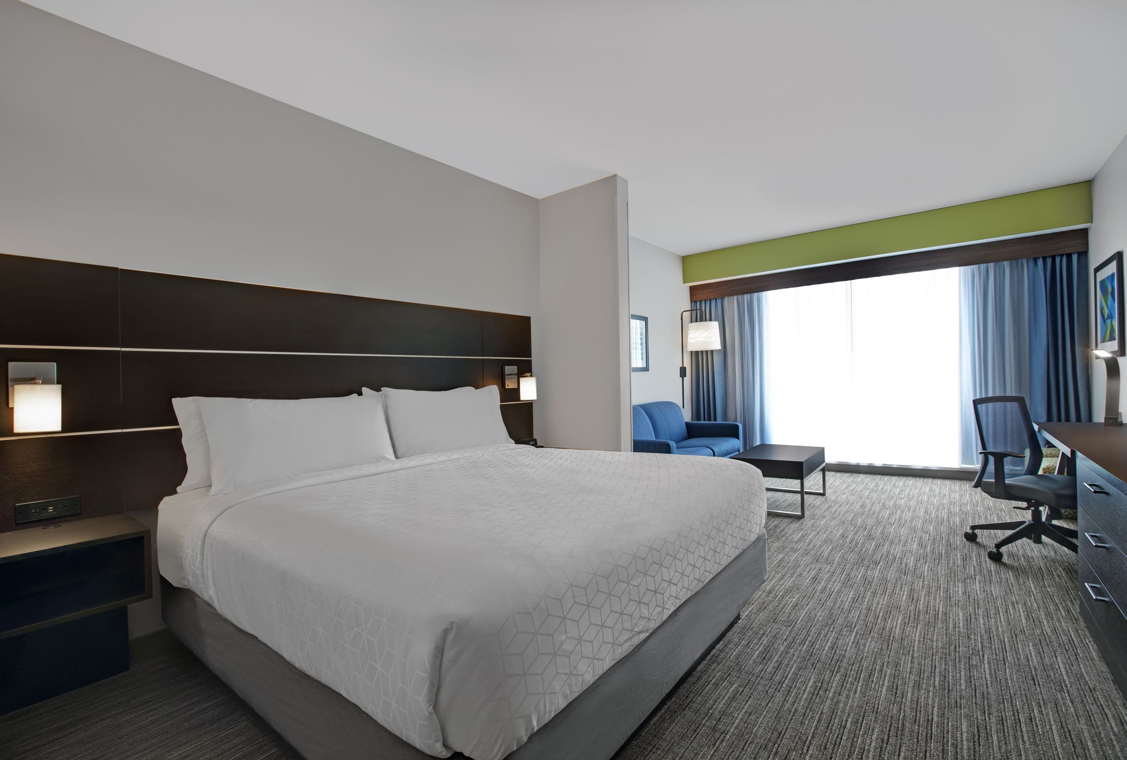 Holiday Inn Express & Suites Milwaukee - Brookfield — 43