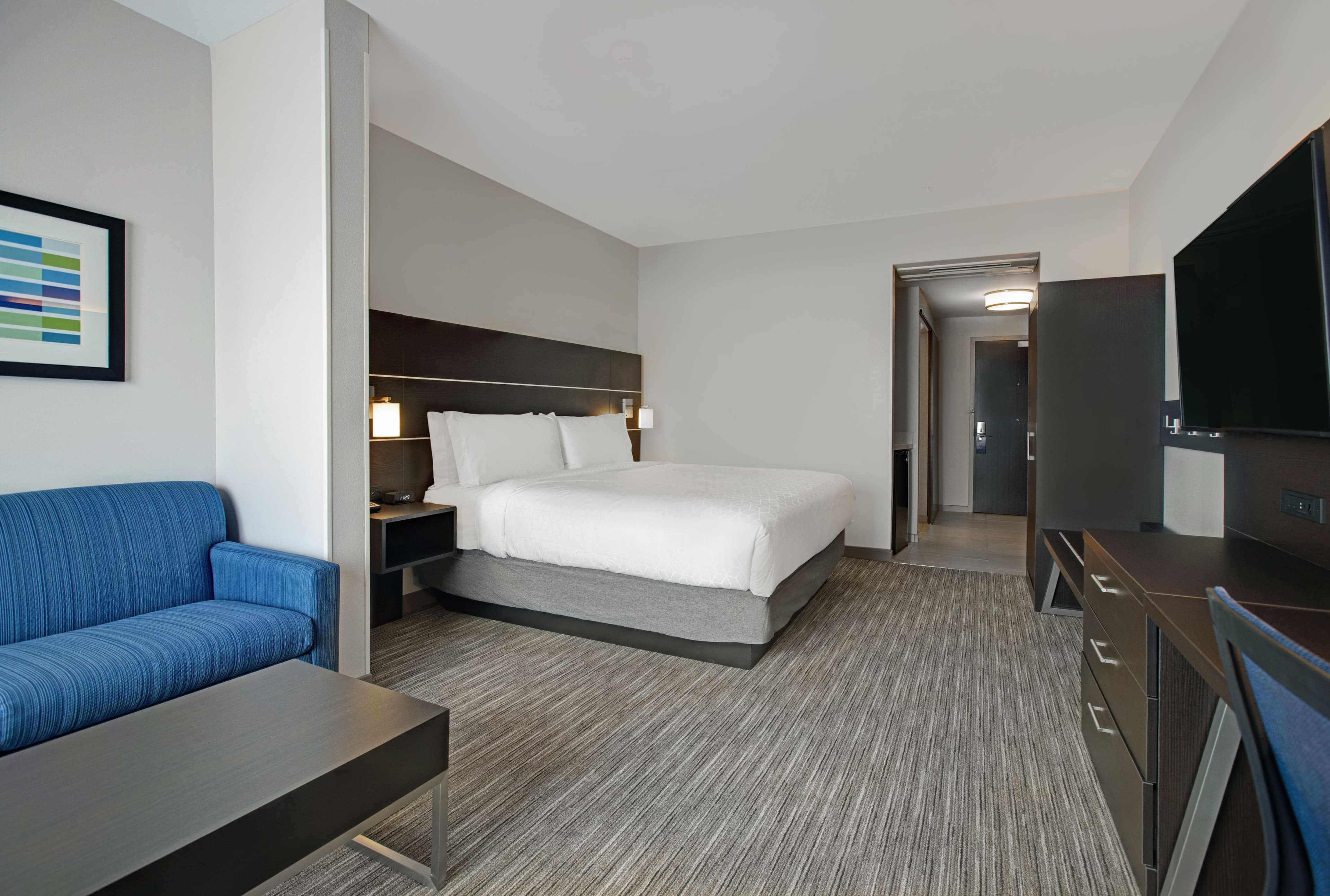 Holiday Inn Express & Suites Milwaukee - Brookfield — 38